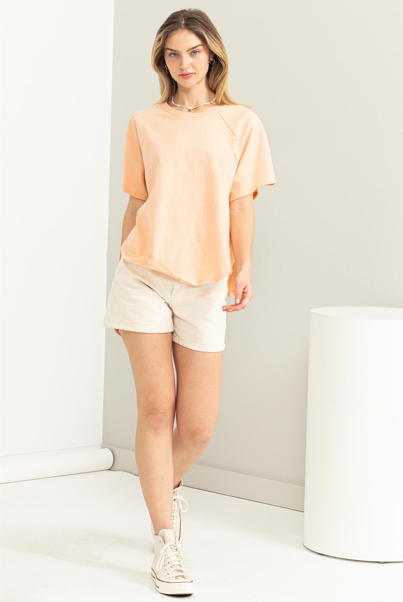 Wholesale Round Neck Curved Hem Short Sleeve T Shirt Clothing Tops DZ23C325 TROPICAL PEACH HYFVE