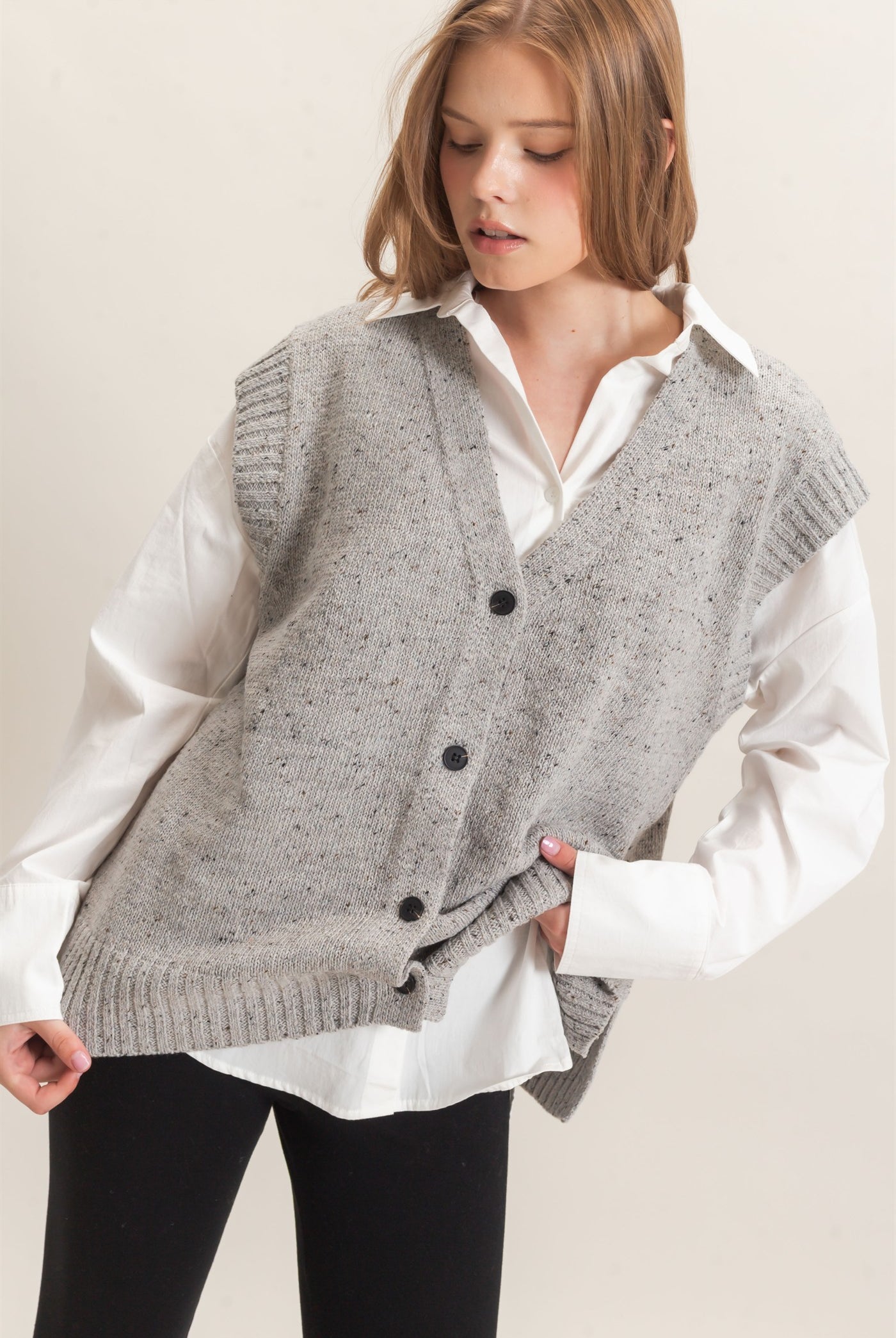 Wholesale V-Neck Knit Vest Sweaters HF26E484 GRAY HYFVE