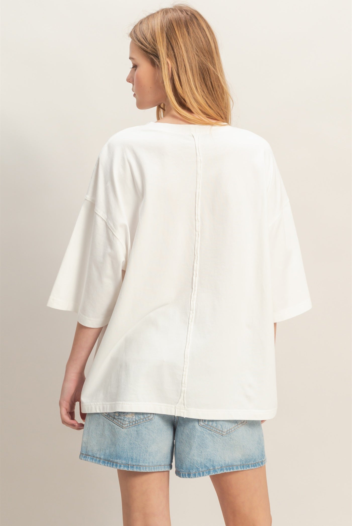 Wholesale Washed Oversized Crew Neck Top Shirts HF26A725 WHITE HYFVE