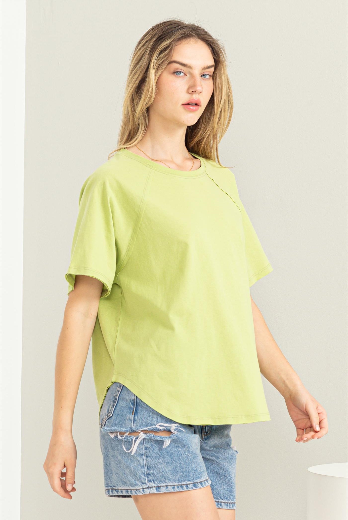 Wholesale Round Neck Curved Hem Short Sleeve T Shirt Clothing Tops DZ23C325 PALE OLIVE HYFVE