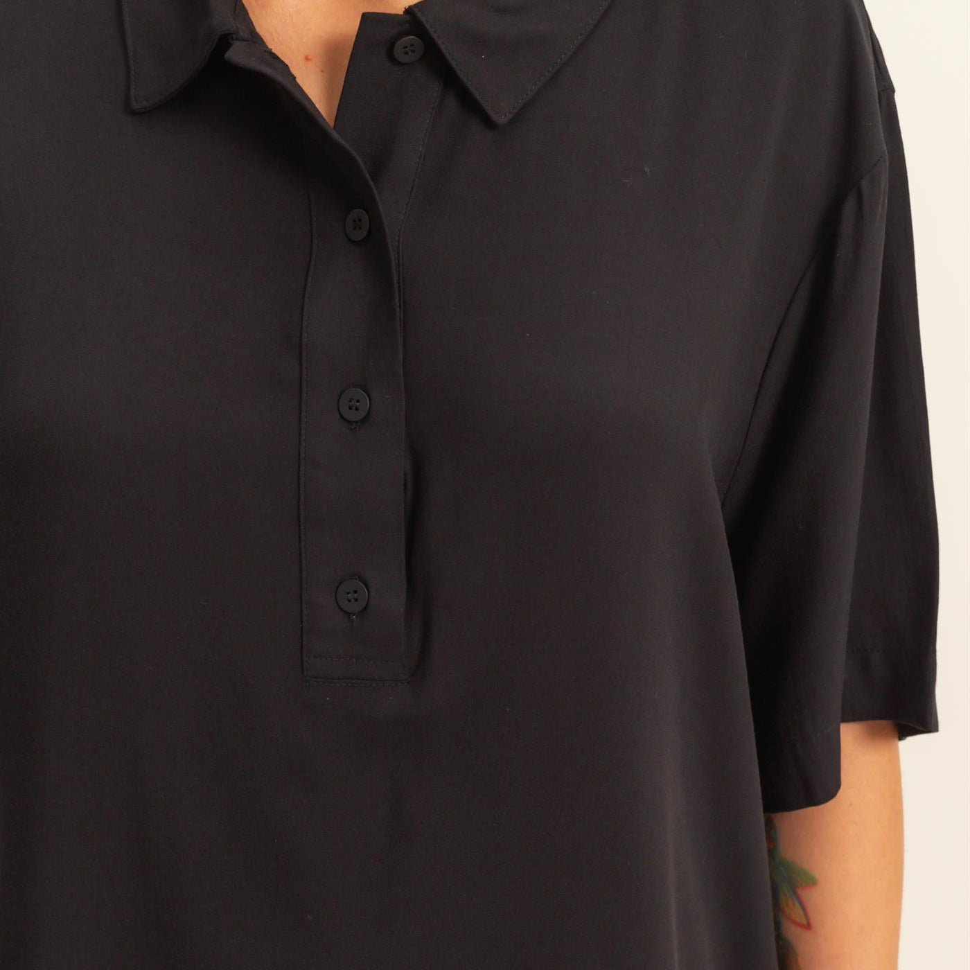 Wholesale Woven Half Button-Up Relaxed Top Clothing Tops DZ25C814 BLACK DOUBLE ZERO