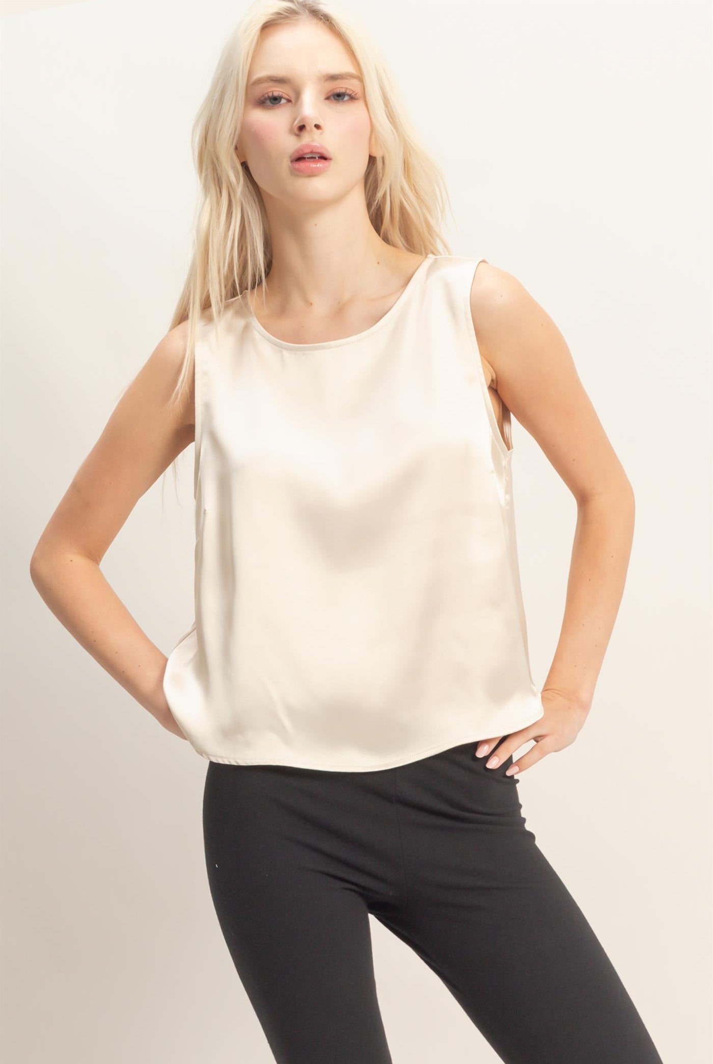 Wholesale Satin Sleeveless Round Neck Top With Back Keyhole Clothing Tops DZ26C084 ALPACA DOUBLE ZERO