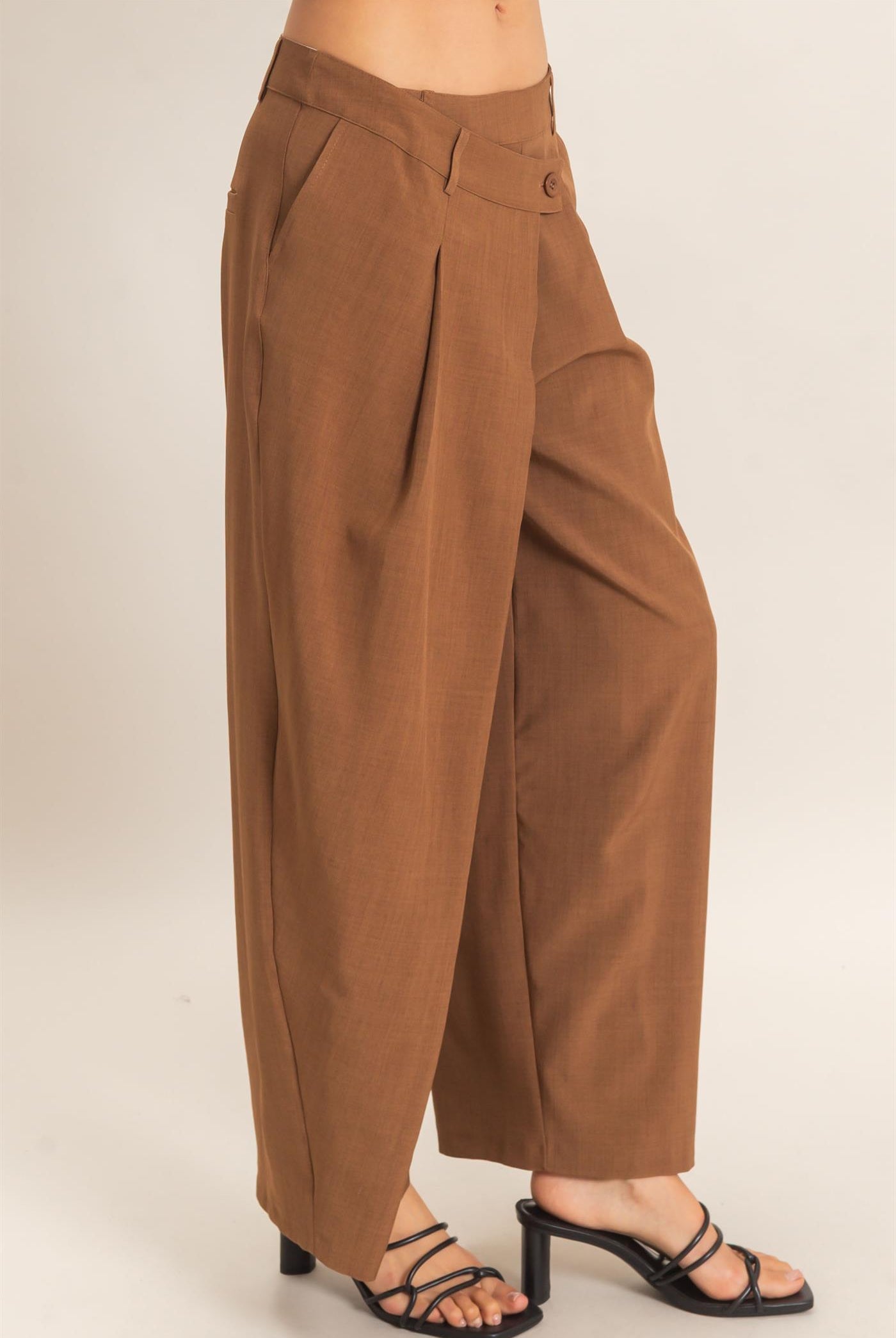 Wholesale Asymmetrical Overlap Pleated Pant Pants HF26C885 BROWN HYFVE