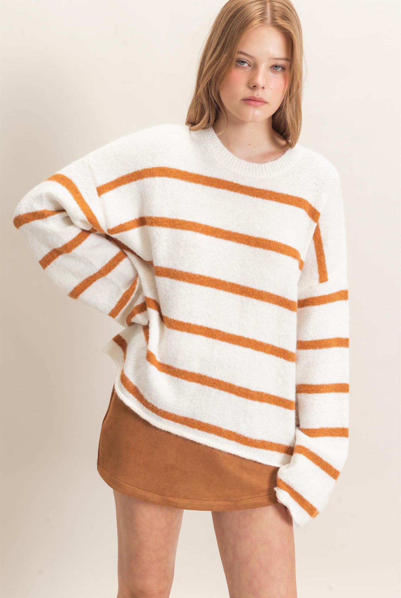 Wholesale Striped Crew Neck Sweater Sweaters HF26E894 CAMEL HYFVE