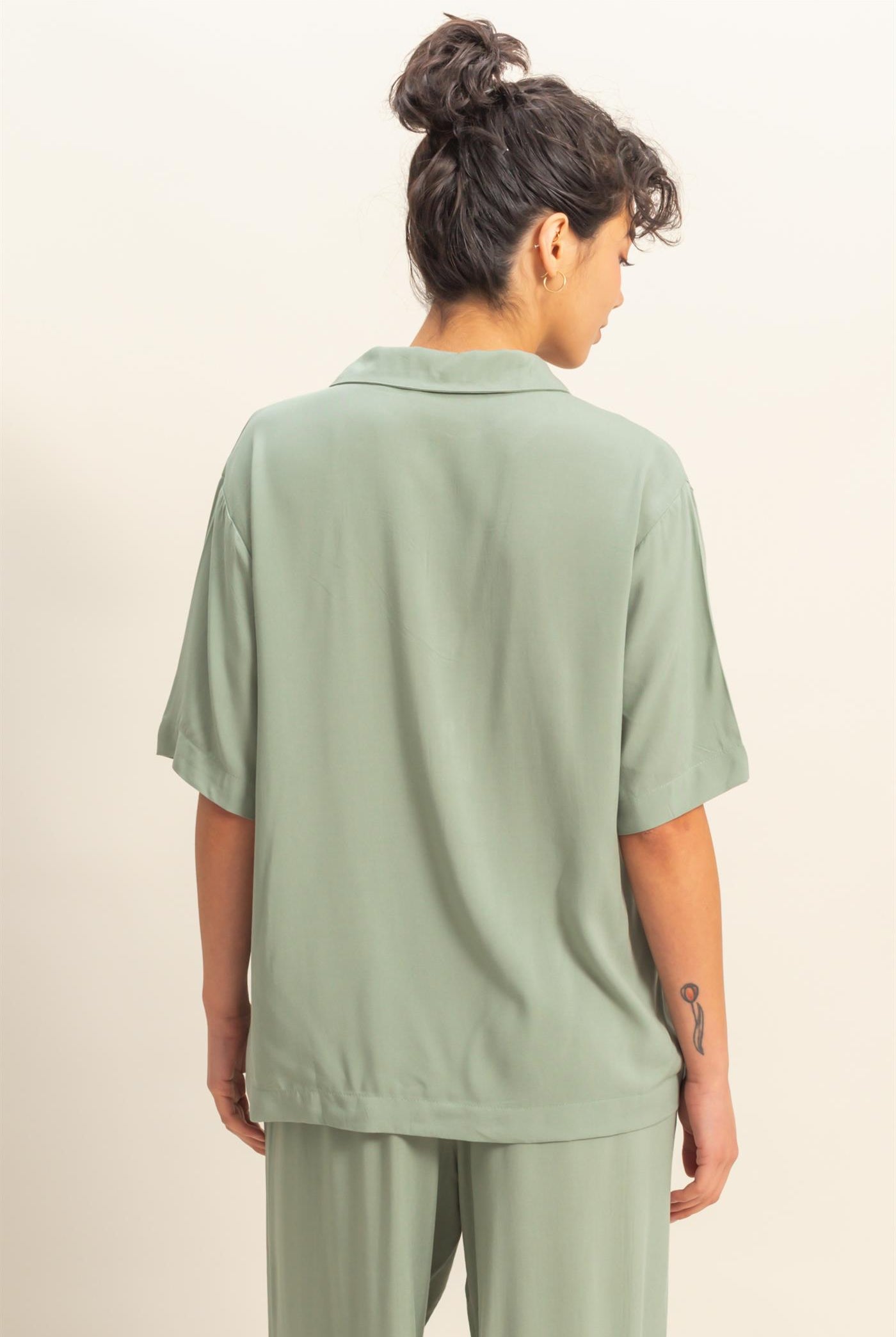 Wholesale Woven Half Button-Up Relaxed Top Clothing Tops DZ25C814 SAGE GREEN DOUBLE ZERO