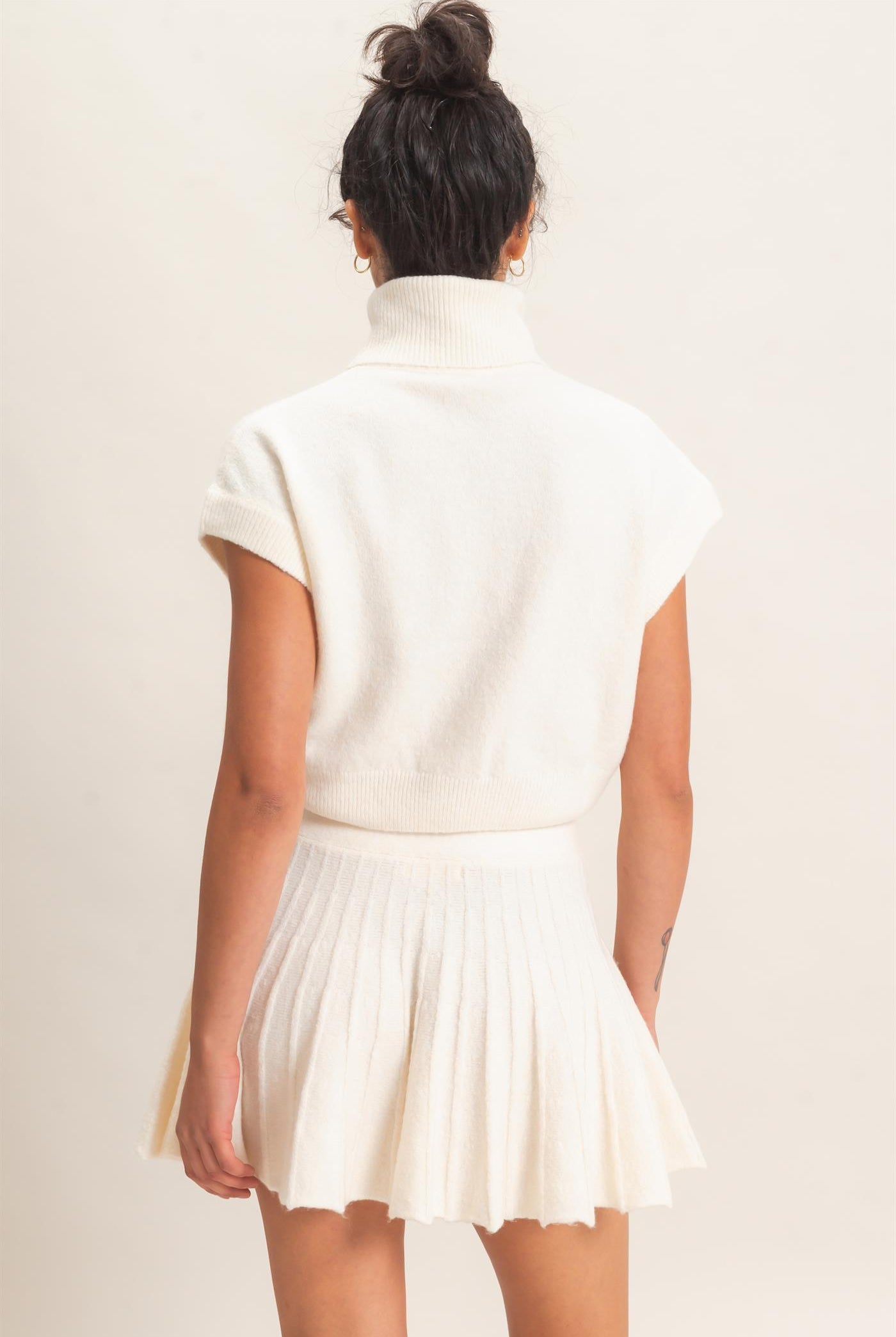 Wholesale Turtleneck Crop Top And Pleated Skirt Set Clothing DZ26C981-SET CREAM DOUBLE ZERO