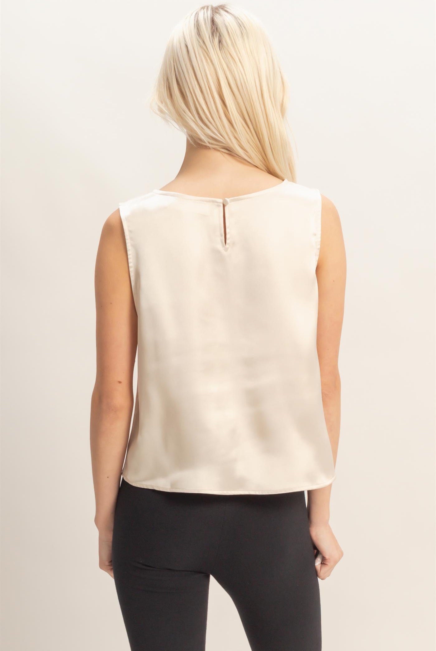 Wholesale Satin Sleeveless Round Neck Top With Back Keyhole Clothing Tops DZ26C084 ALPACA DOUBLE ZERO