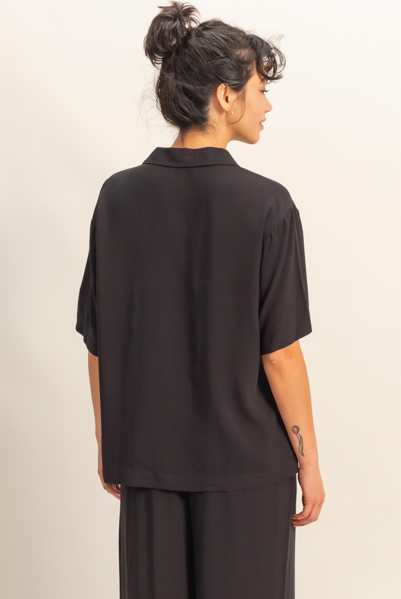 Wholesale Woven Half Button-Up Relaxed Top Clothing Tops DZ25C814 BLACK DOUBLE ZERO