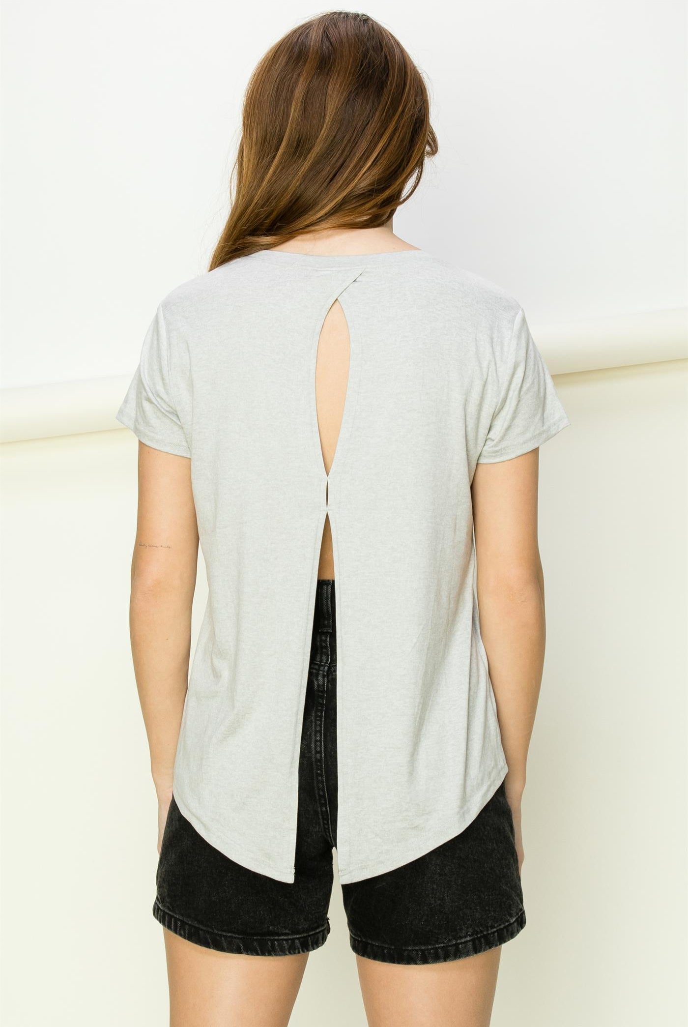 Wholesale All Yours Short Sleeve Open Back Tee Clothing Tops DZ22E576 LIGHT HEATHER GRAY DOUBLE ZERO
