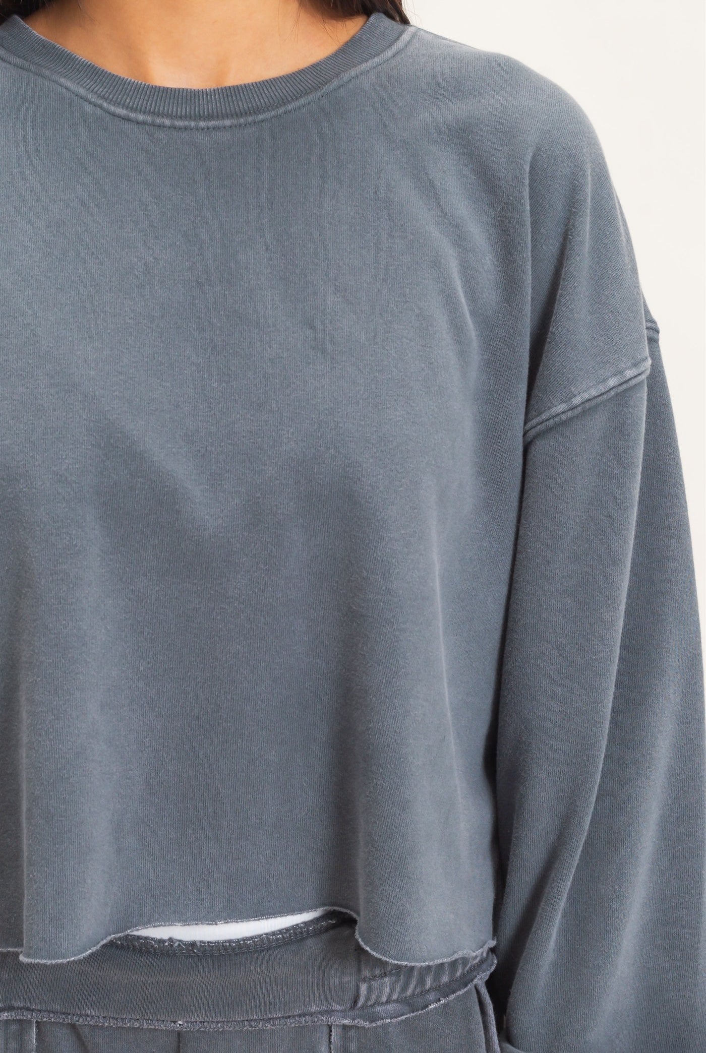 Wholesale Mineral Wash Raw Hem Cropped Sweatshirt Sweatshirts DZ26C968 DARK GRAY DOUBLE ZERO