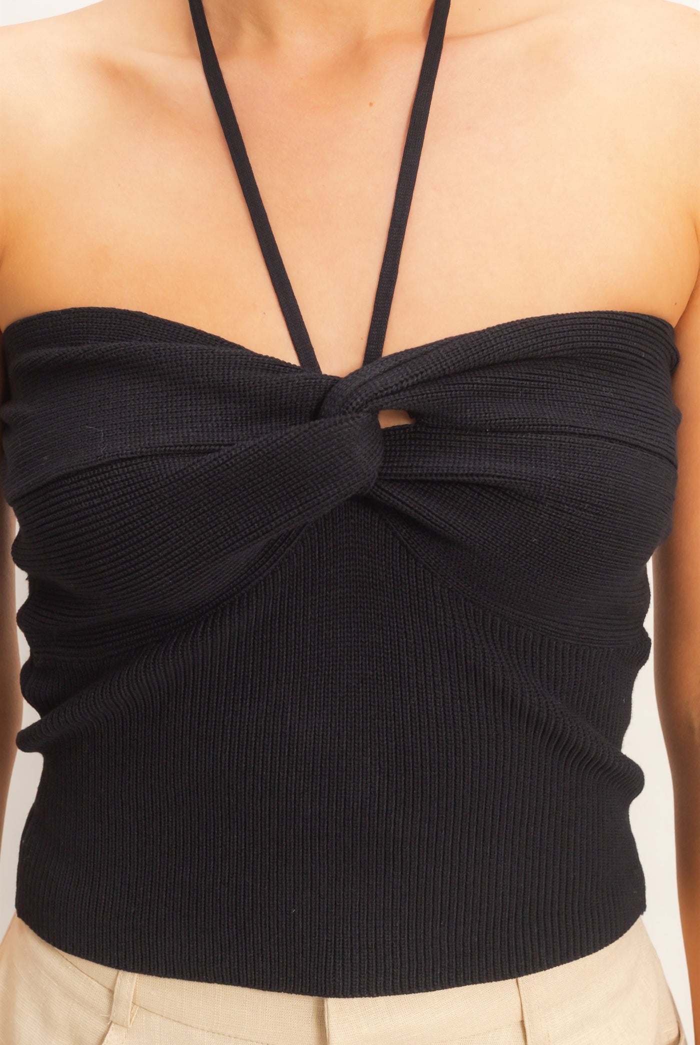 Wholesale Ribbed Halter Top With Twist Clothing Tops HF26A299 BLACK HYFVE