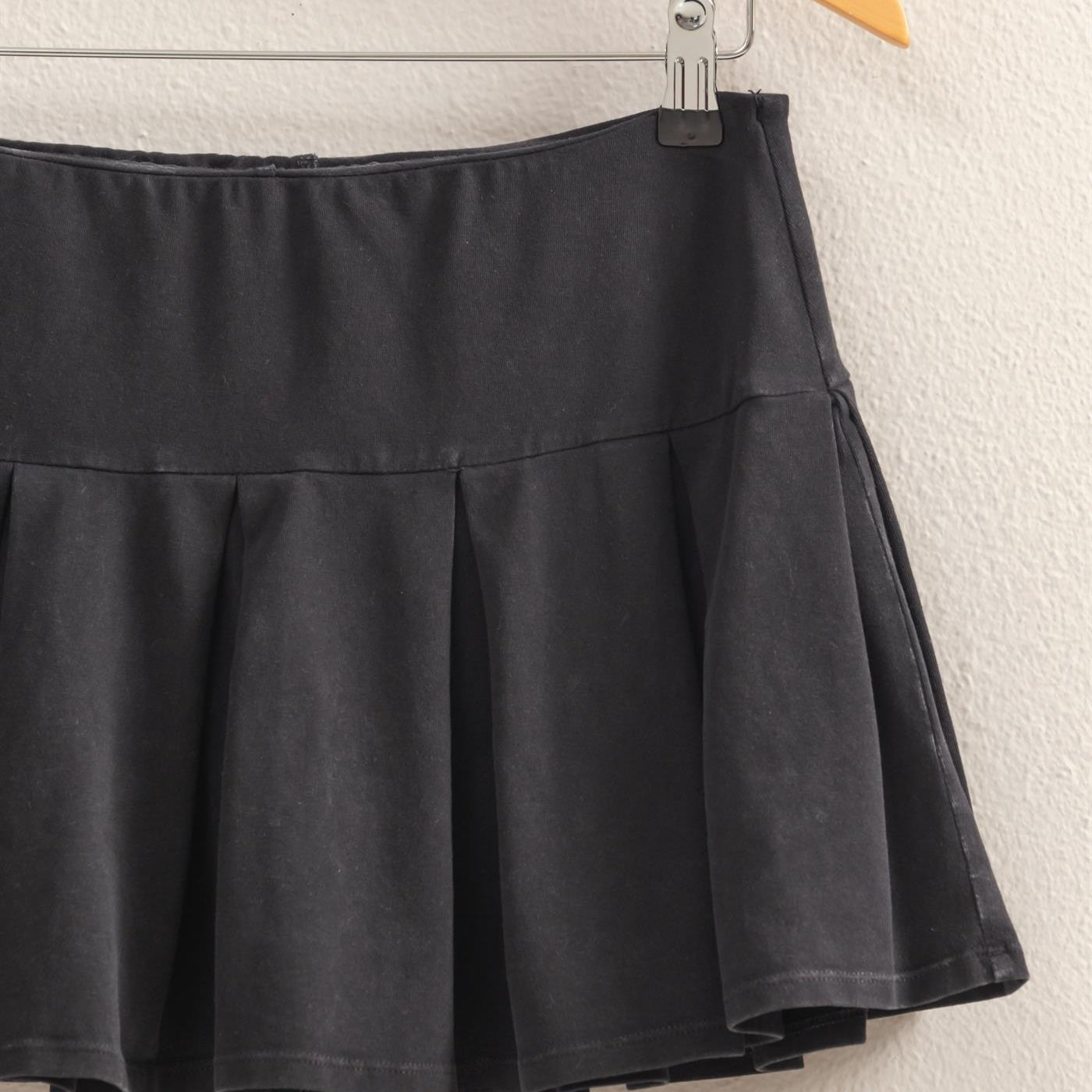 Wholesale Mid Rise Pleated Mini Skort Skorts DZ25A930 BLACK DOUBLE ZERO
