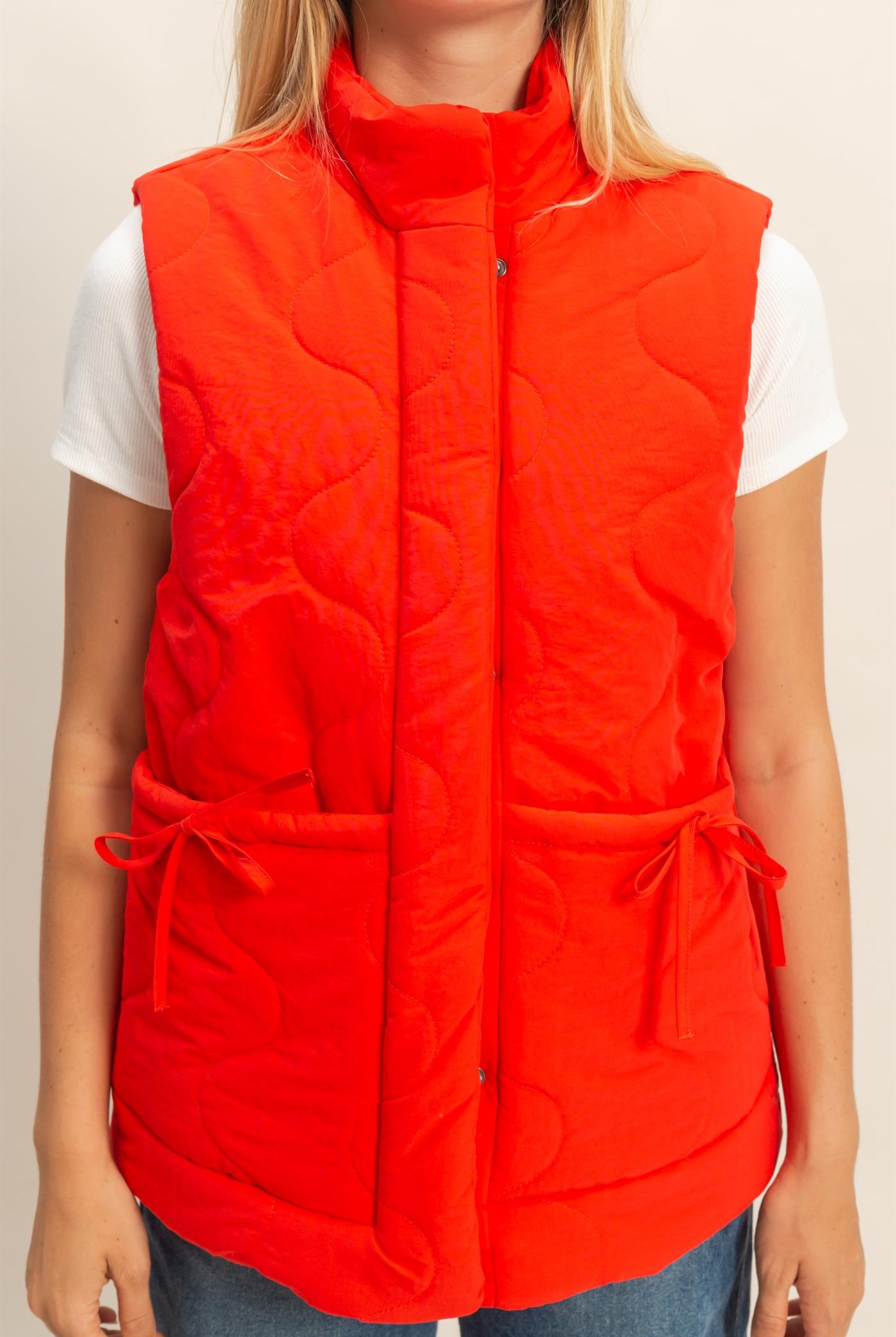 Wholesale Wave Quilted Ribbon Tie Detailed Puffer Vest Vests HF25E498 RED HYFVE