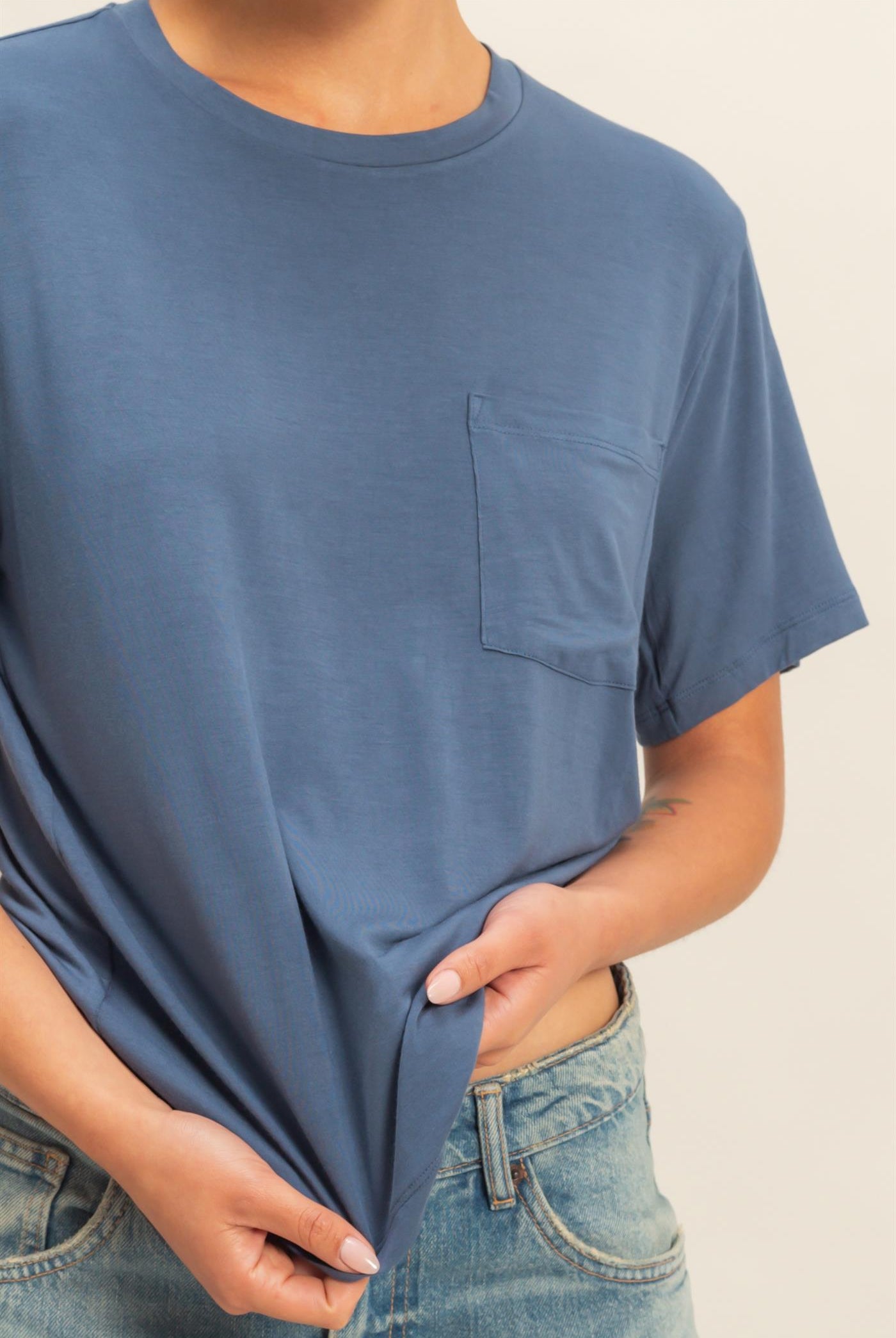 Wholesale Classic Crew Neck Short Sleeve Pocket Top T-Shirts DZ25C922 DUSTY NAVY DOUBLE ZERO