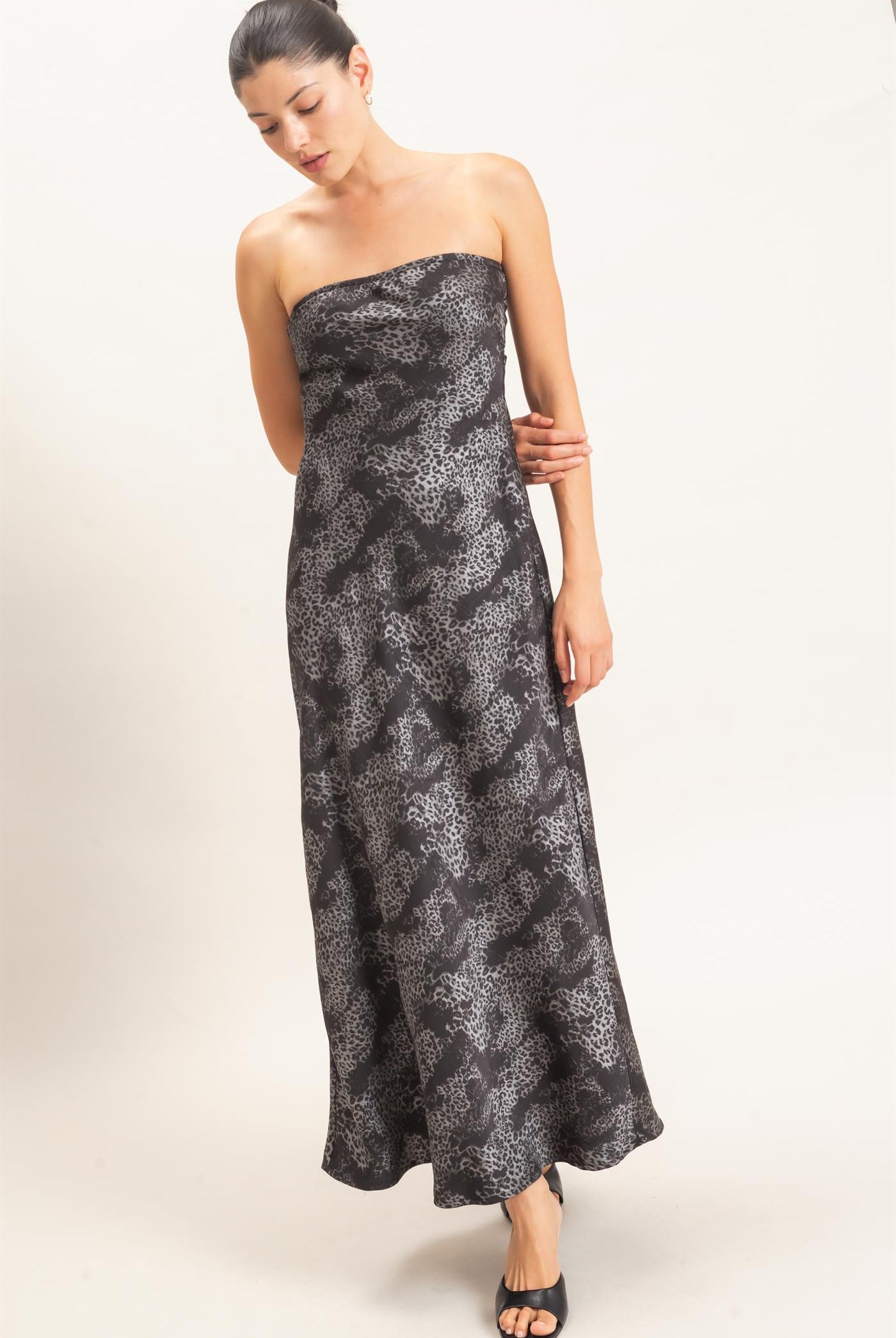 Wholesale Satin Patterned Maxi Dress Dresses HF26F029 BLACK HYFVE