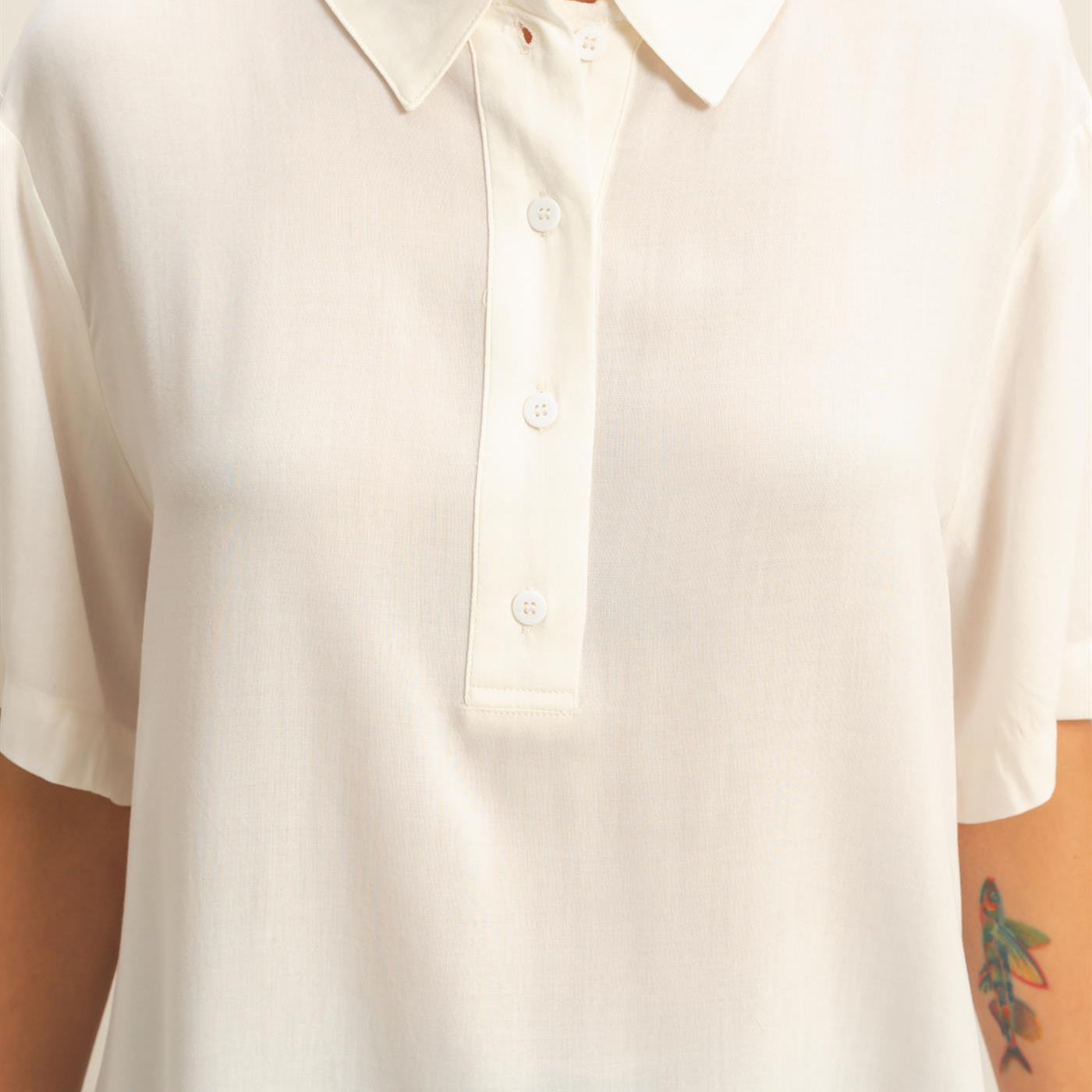 Wholesale Woven Half Button-Up Relaxed Top Clothing Tops DZ25C814 WHITE DOUBLE ZERO