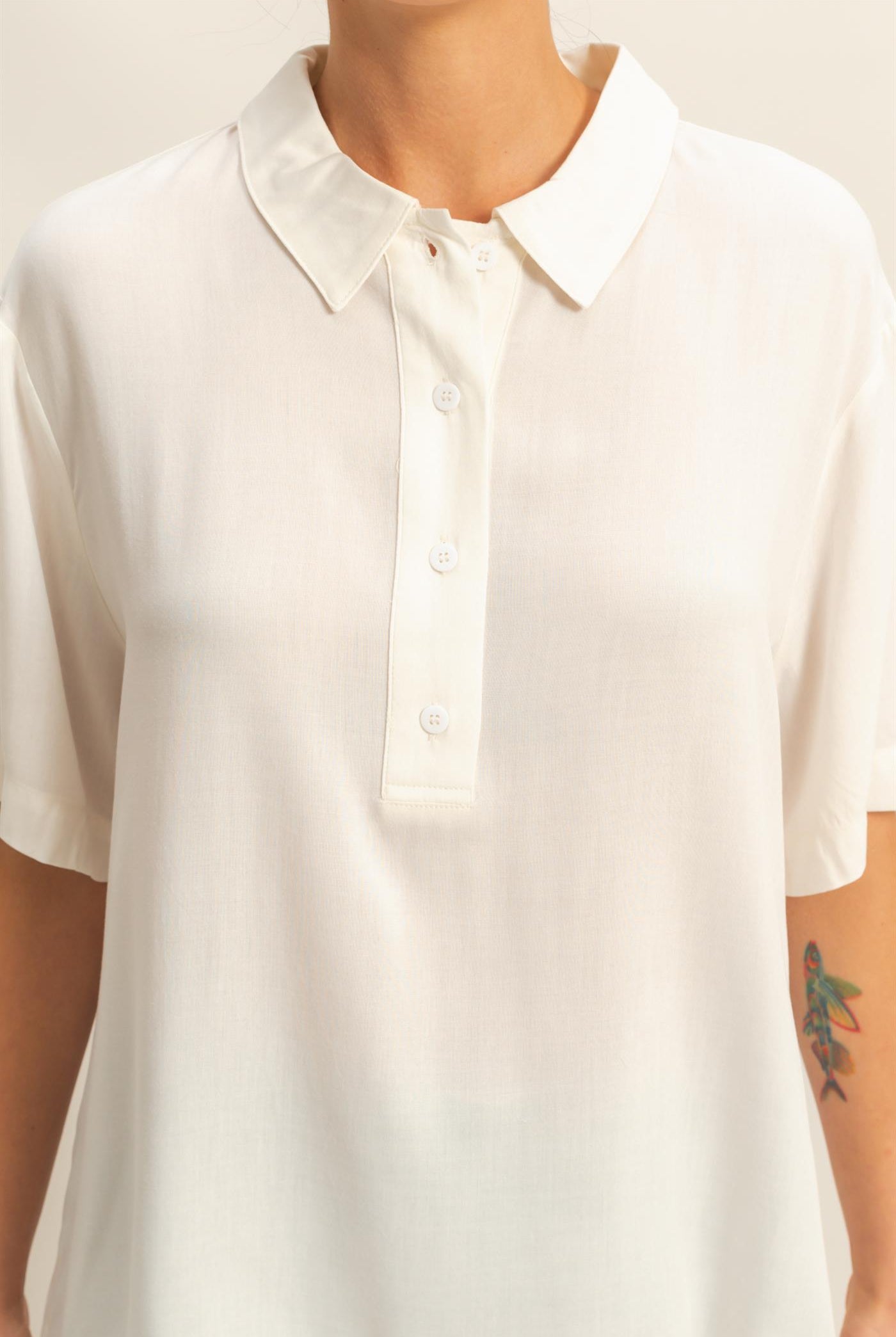 Wholesale Woven Half Button-Up Relaxed Top Clothing Tops DZ25C814 WHITE DOUBLE ZERO