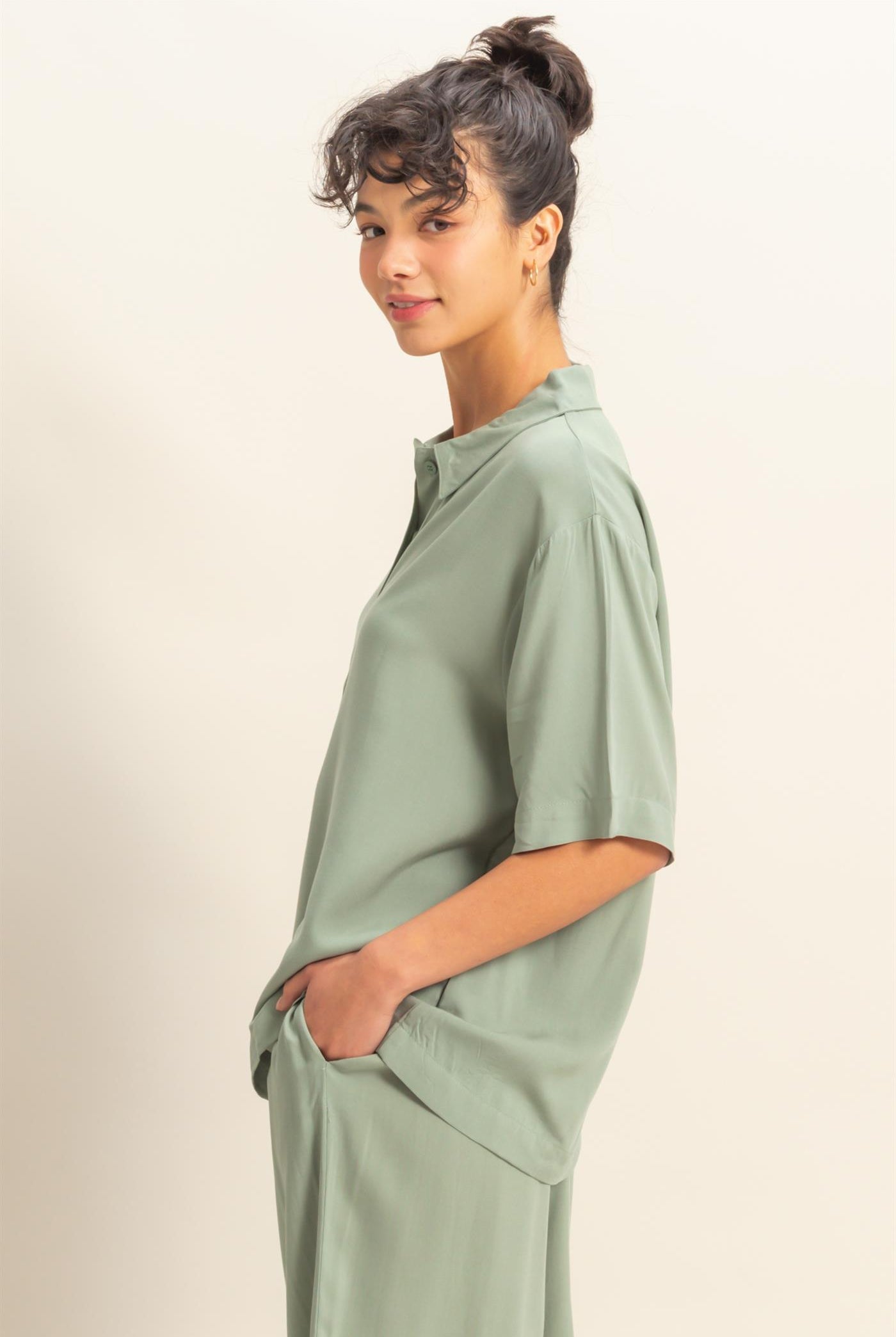 Wholesale Woven Half Button-Up Relaxed Top Clothing Tops DZ25C814 SAGE GREEN DOUBLE ZERO
