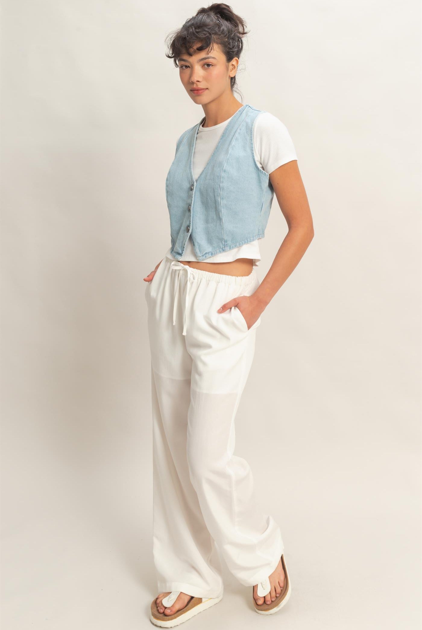 Wholesale V-Neck Sleeveless Denim Vest Clothing Tops DZ26C736 LIGHT BLUE DOUBLE ZERO