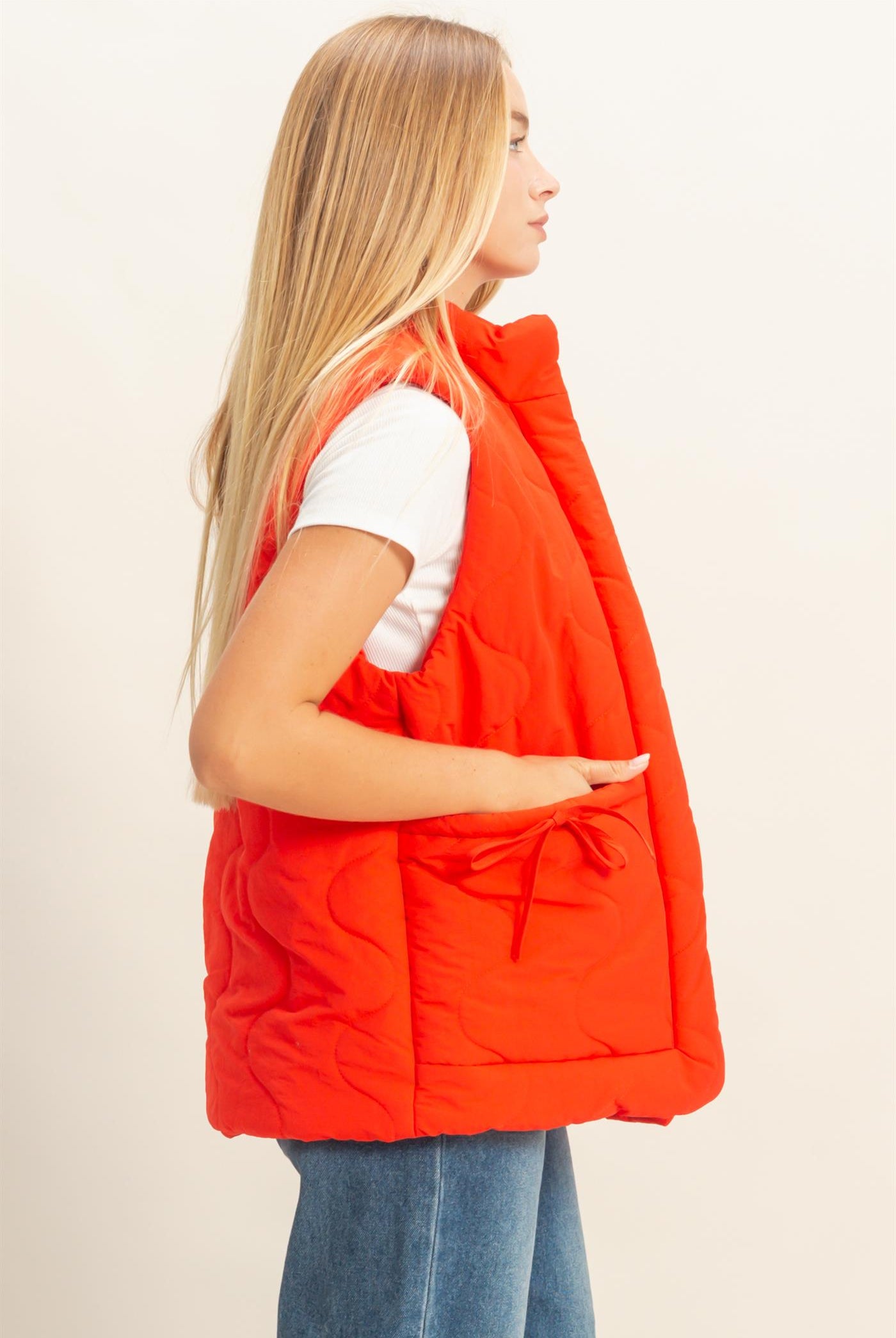 Wholesale Wave Quilted Ribbon Tie Detailed Puffer Vest Vests HF25E498 RED HYFVE