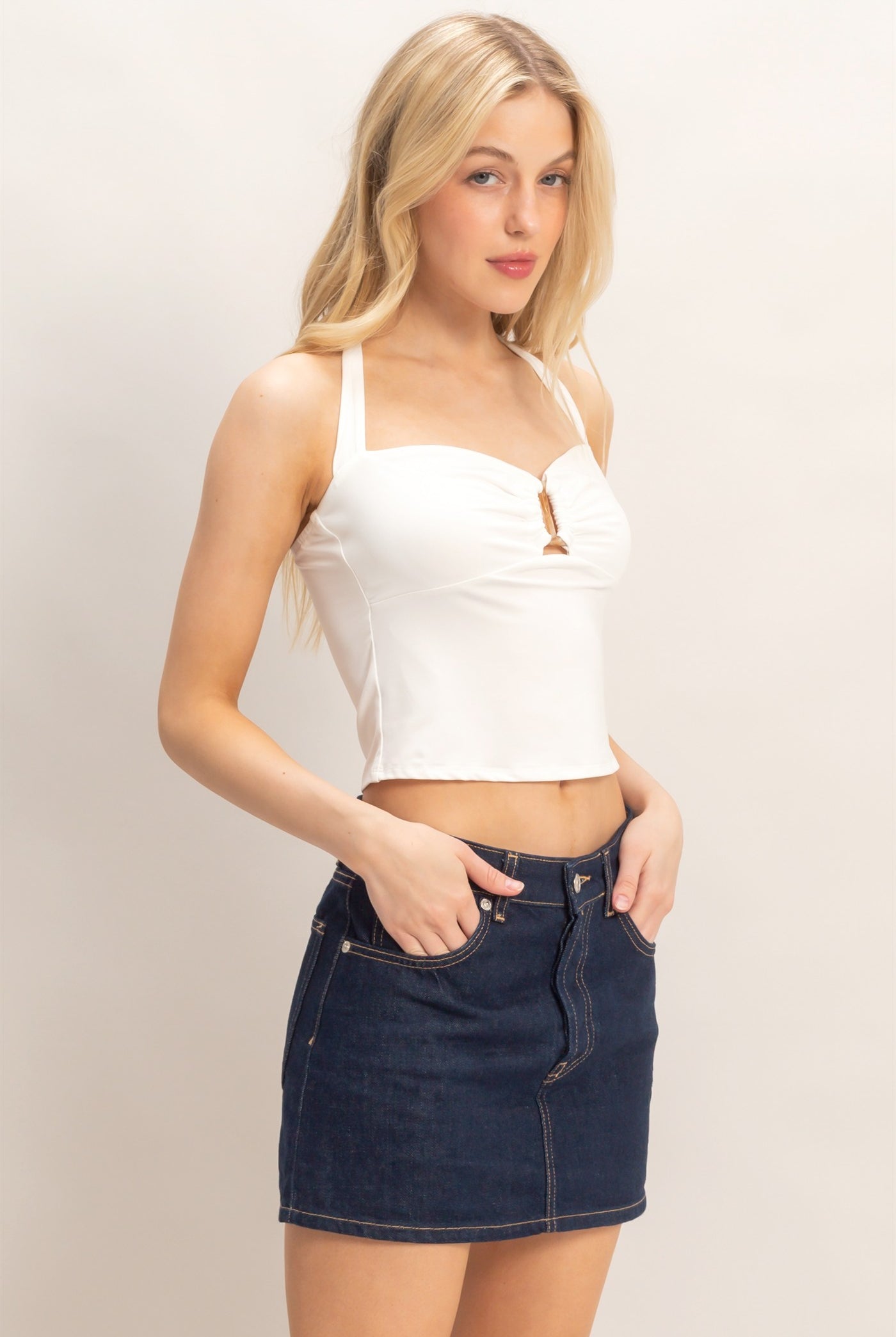 Wholesale Halter Top With Acrylic Buckle Clothing Tops HF26E489 OFF WHITE HYFVE