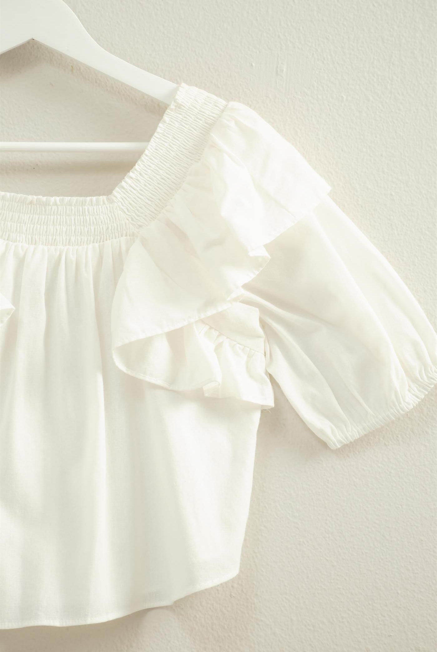 Wholesale Ruffled Short Sleeve Top Clothing Tops HF22C757 OFF WHITE HYFVE