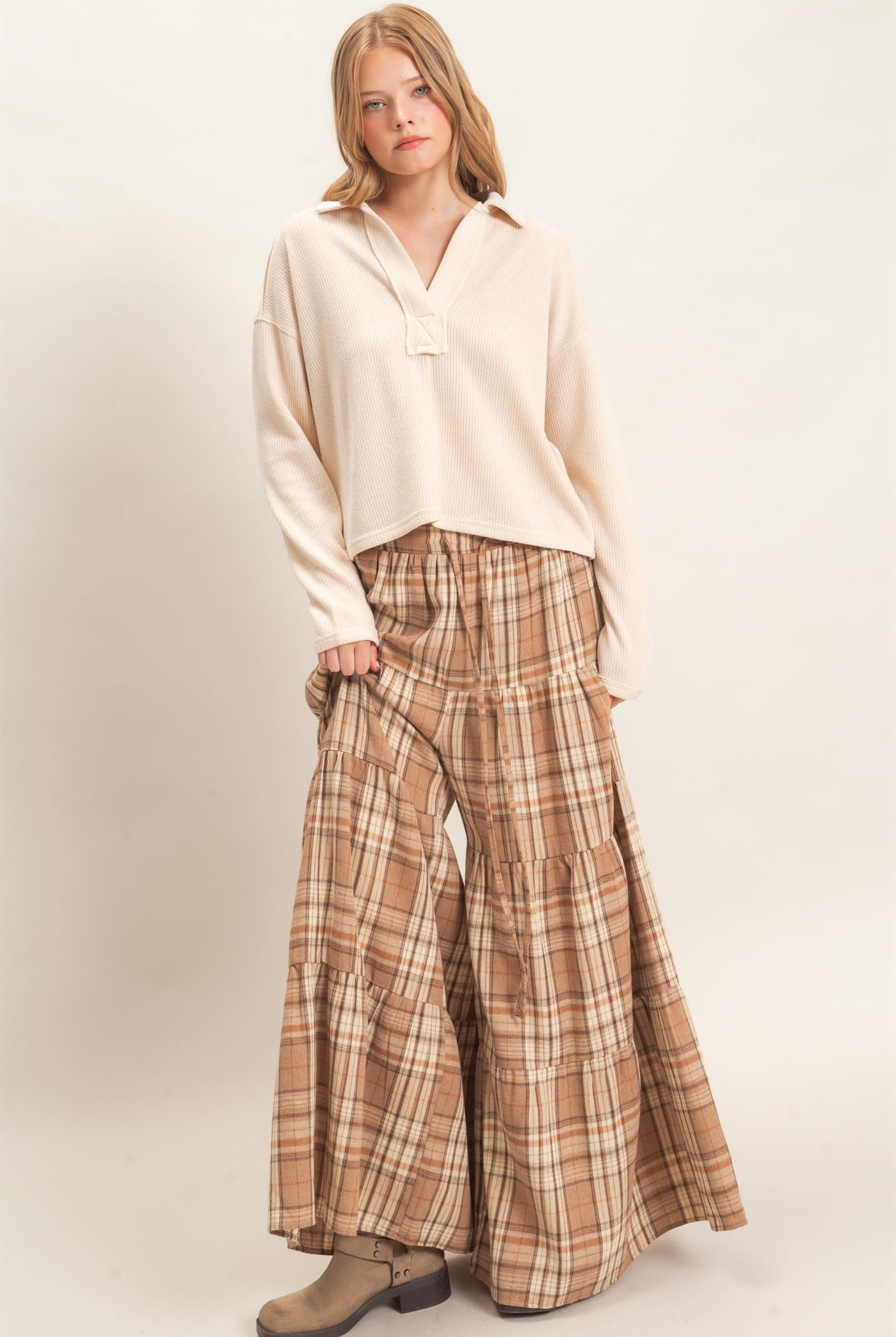 Wholesale Ribbed Collared Pullover Top Clothing Tops HF26E472 CREAM HYFVE