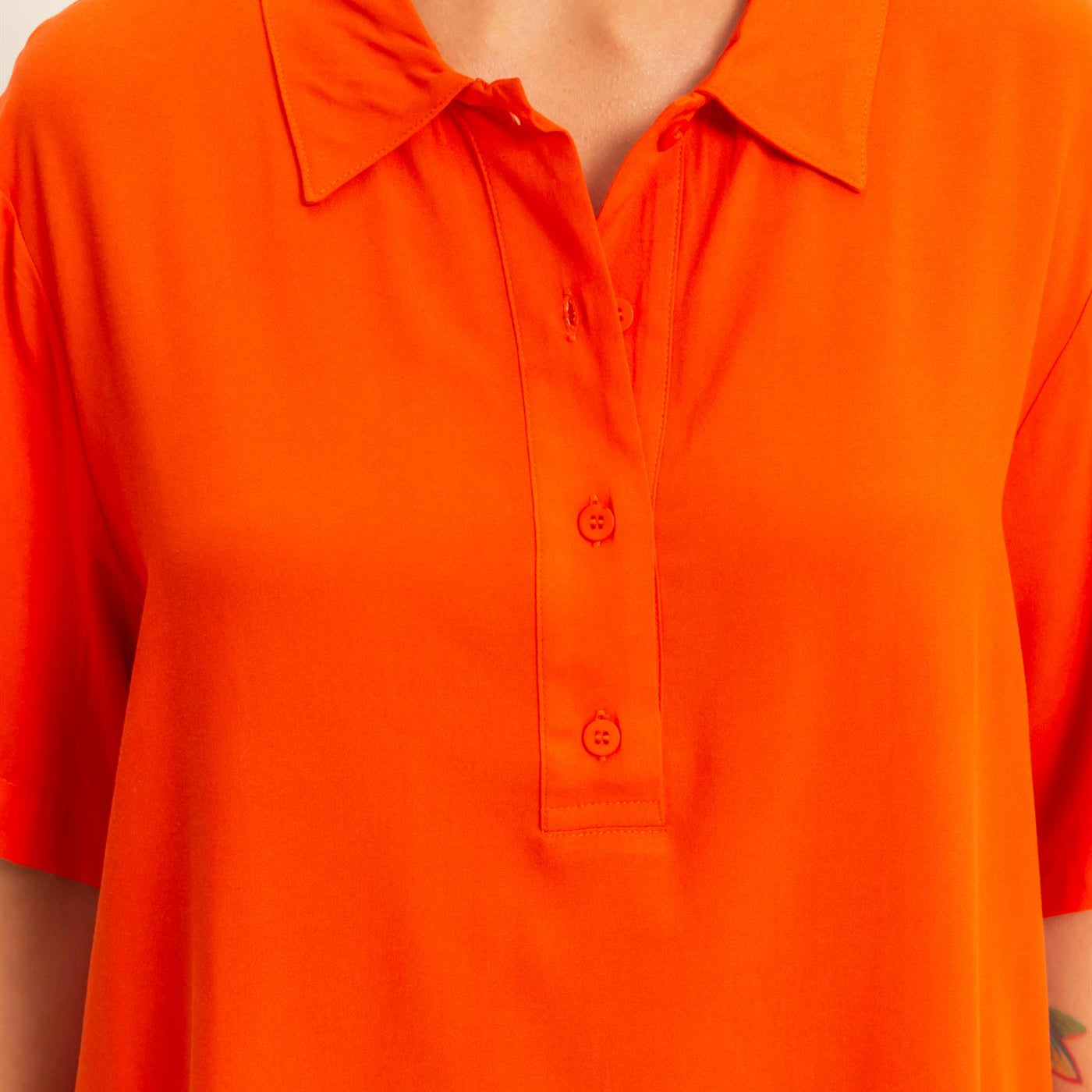 Wholesale Woven Half Button-Up Relaxed Top Clothing Tops DZ25C814 TOMATO DOUBLE ZERO