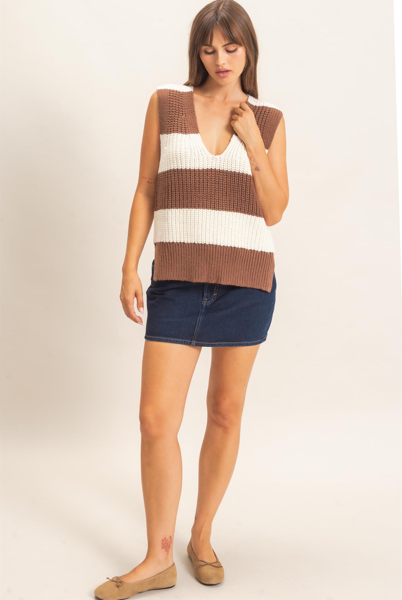 Wholesale V-Neck Striped Sweater Vest Sweaters HF26E482-D BROWN HYFVE