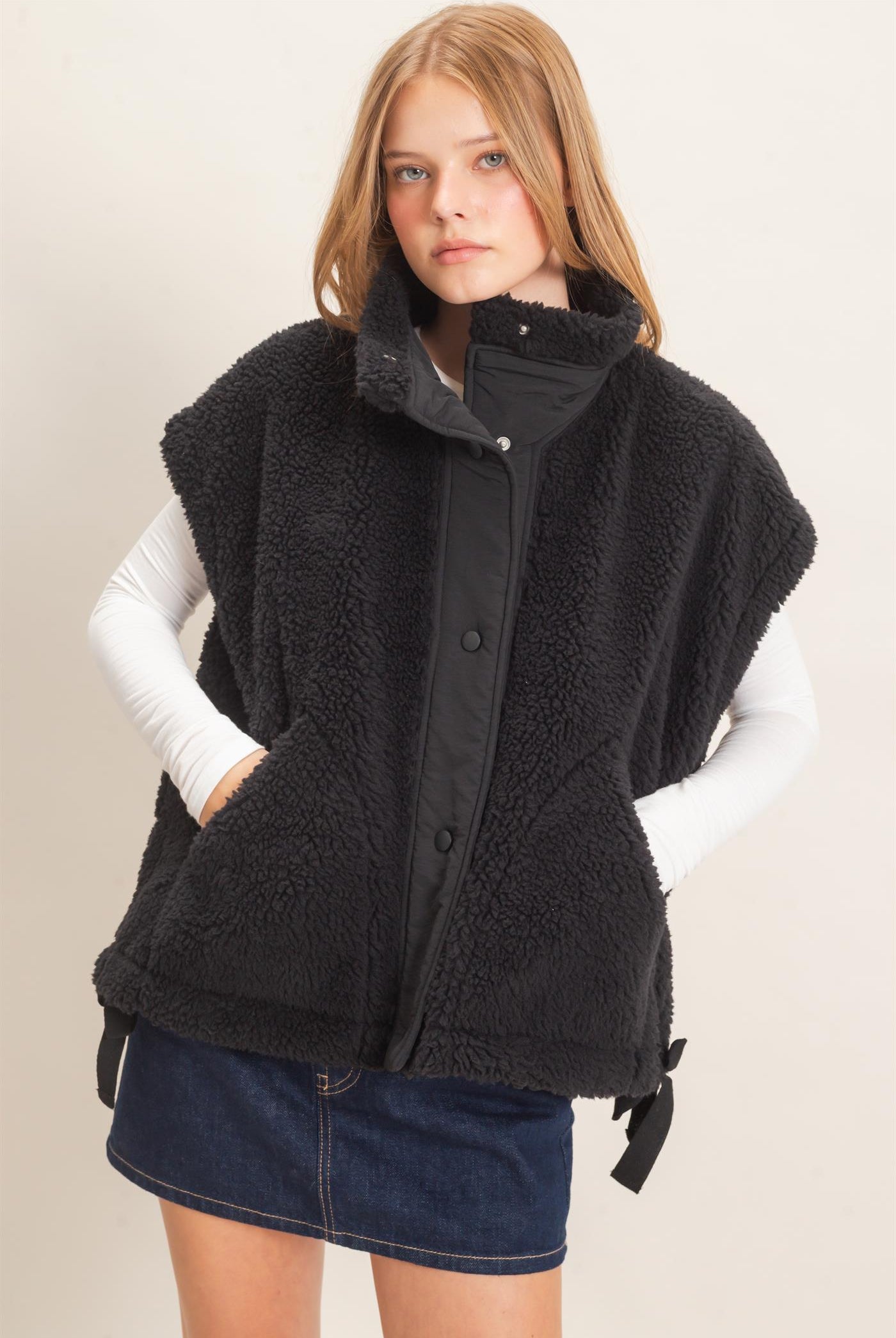 Wholesale Sherpa Vest With Snap Closure Outerwear HF26F131-D BLACK HYFVE