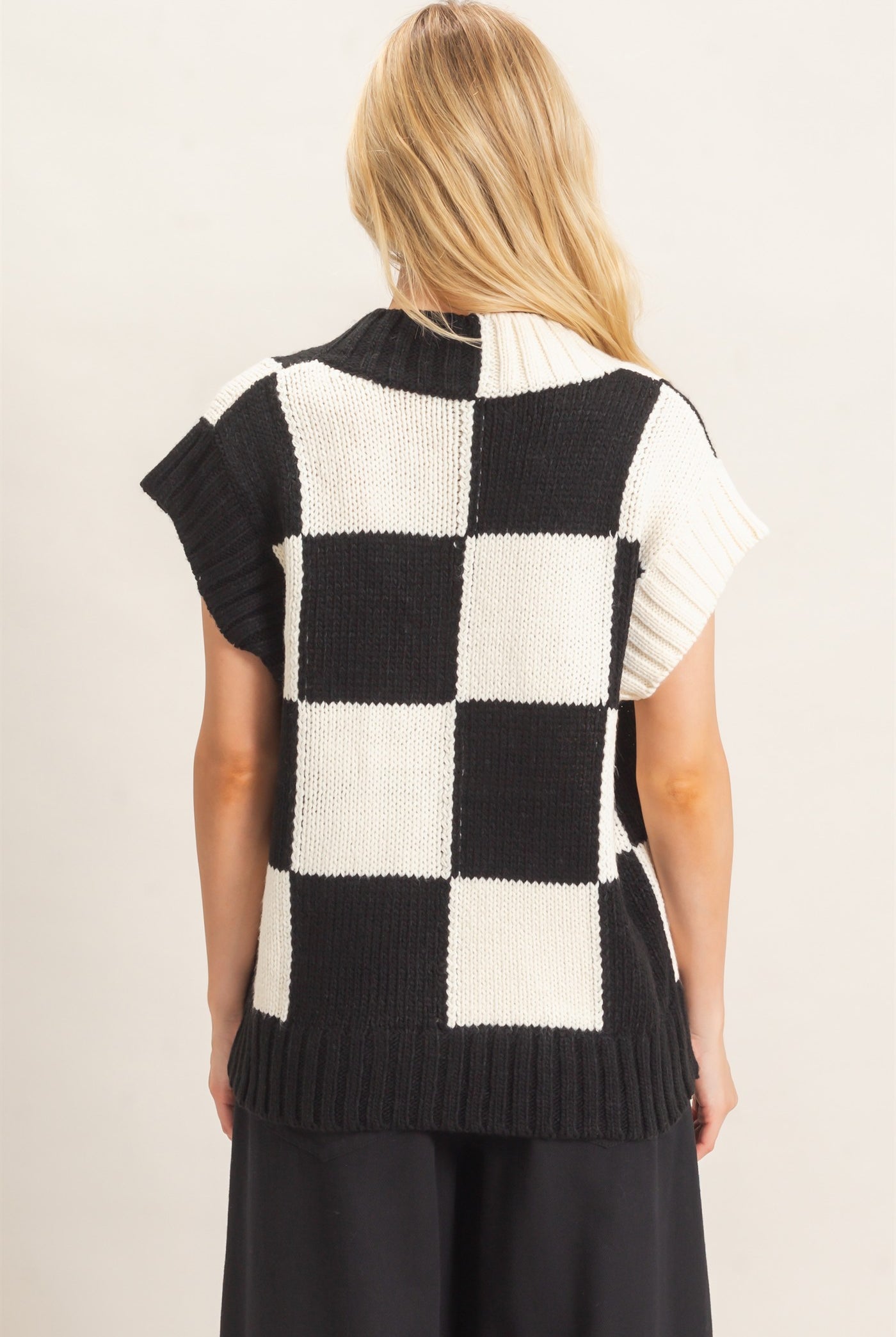 Wholesale Ribbed V-Neck Checkered Sweater Vest Sweaters HF26F180 BLACK HYFVE