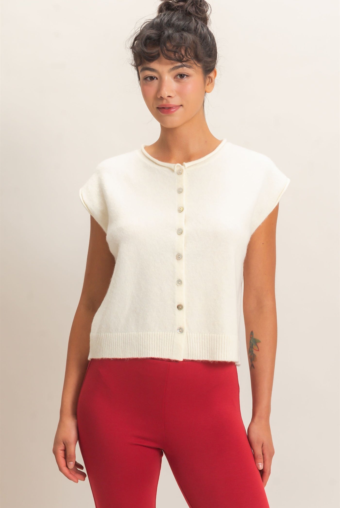 Wholesale Rolled Edge Button Front Sweater Vest Sweaters DZ26E239 CREAM DOUBLE ZERO