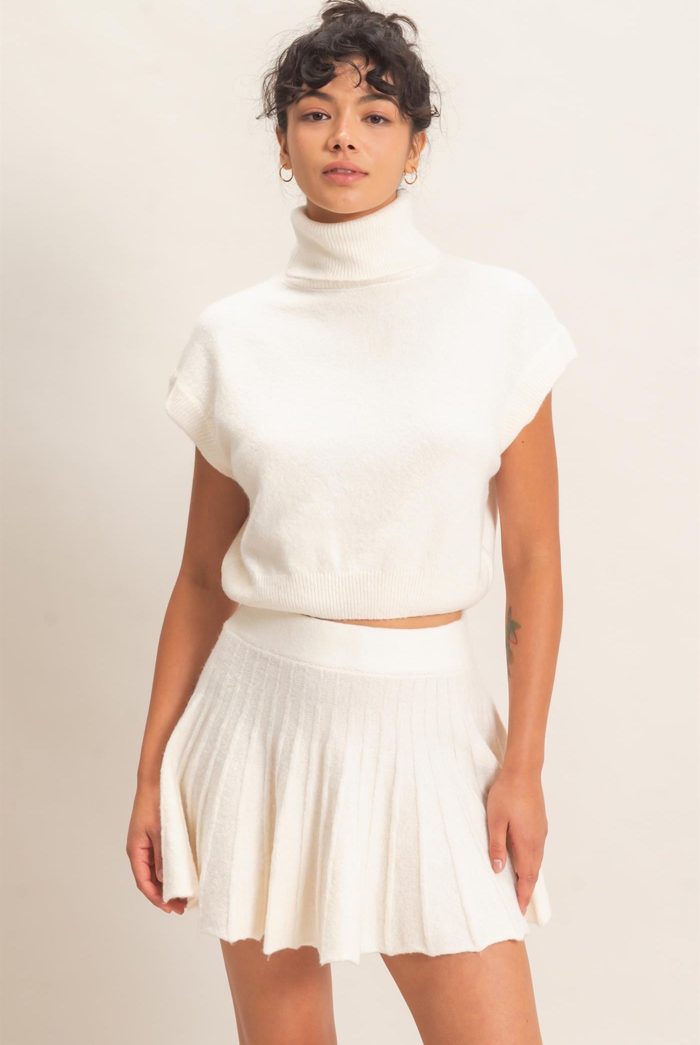 Wholesale Turtleneck Crop Top And Pleated Skirt Set Clothing DZ26C981-SET CREAM DOUBLE ZERO