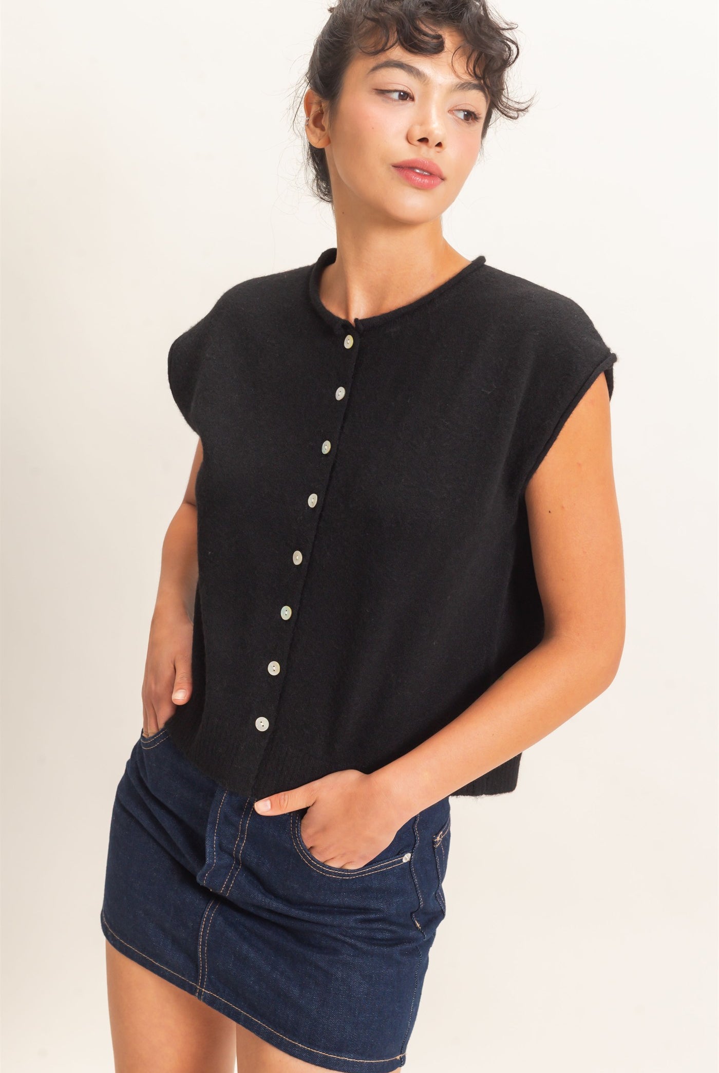 Wholesale Rolled Edge Button Front Sweater Vest Sweaters DZ26E239 BLACK DOUBLE ZERO