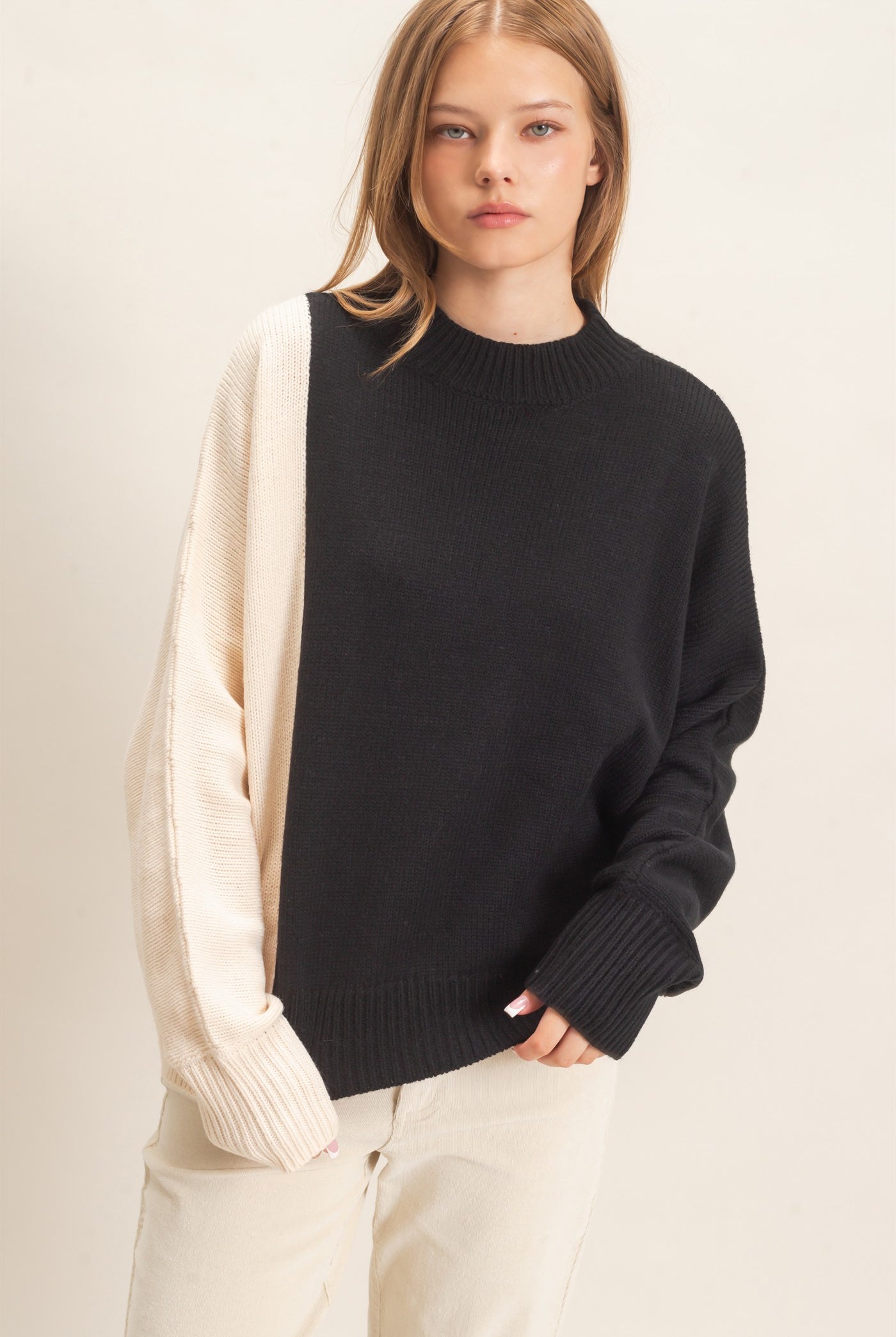 Wholesale Two-Tone Knit Sweater Sweaters HF26F184 BLACK HYFVE