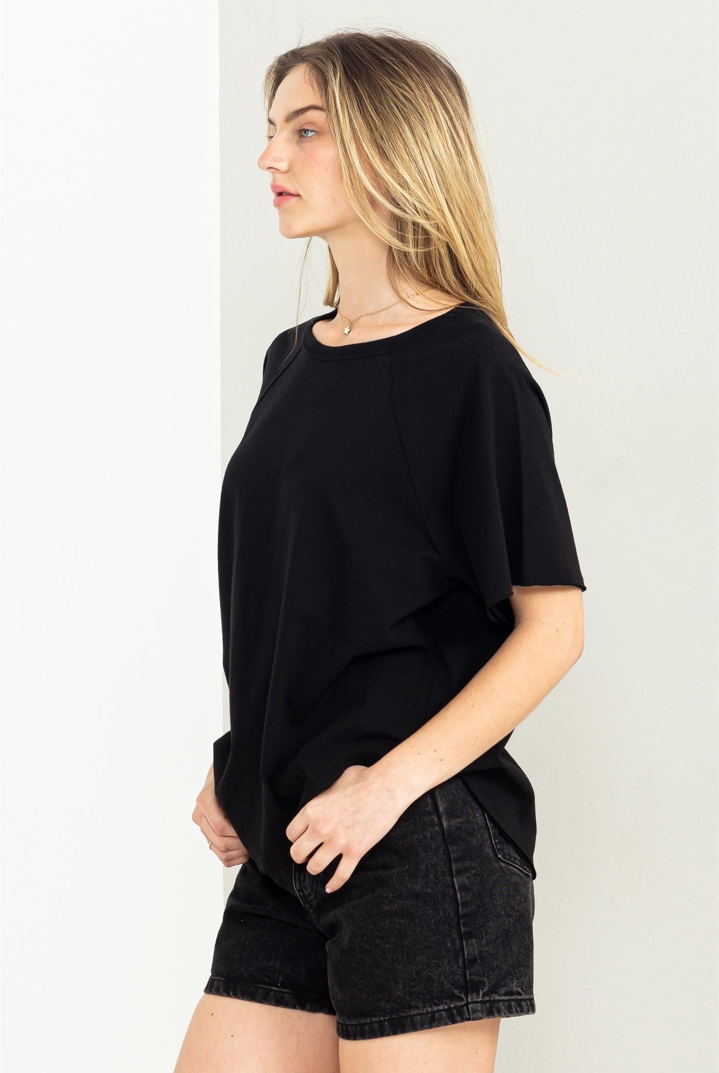 Wholesale Round Neck Curved Hem Short Sleeve T Shirt Clothing Tops DZ23C325 BLACK HYFVE