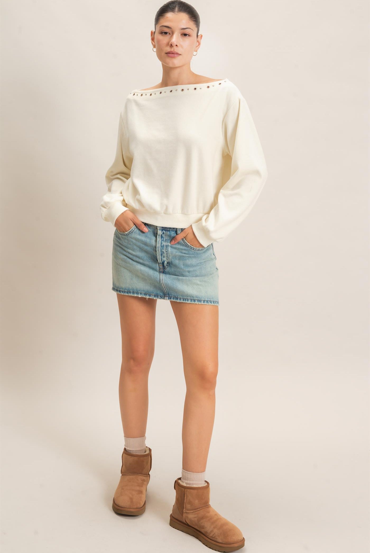 Wholesale Studded Crew Neck Sweatshirt Sweatshirts HF26E545 CREAM HYFVE