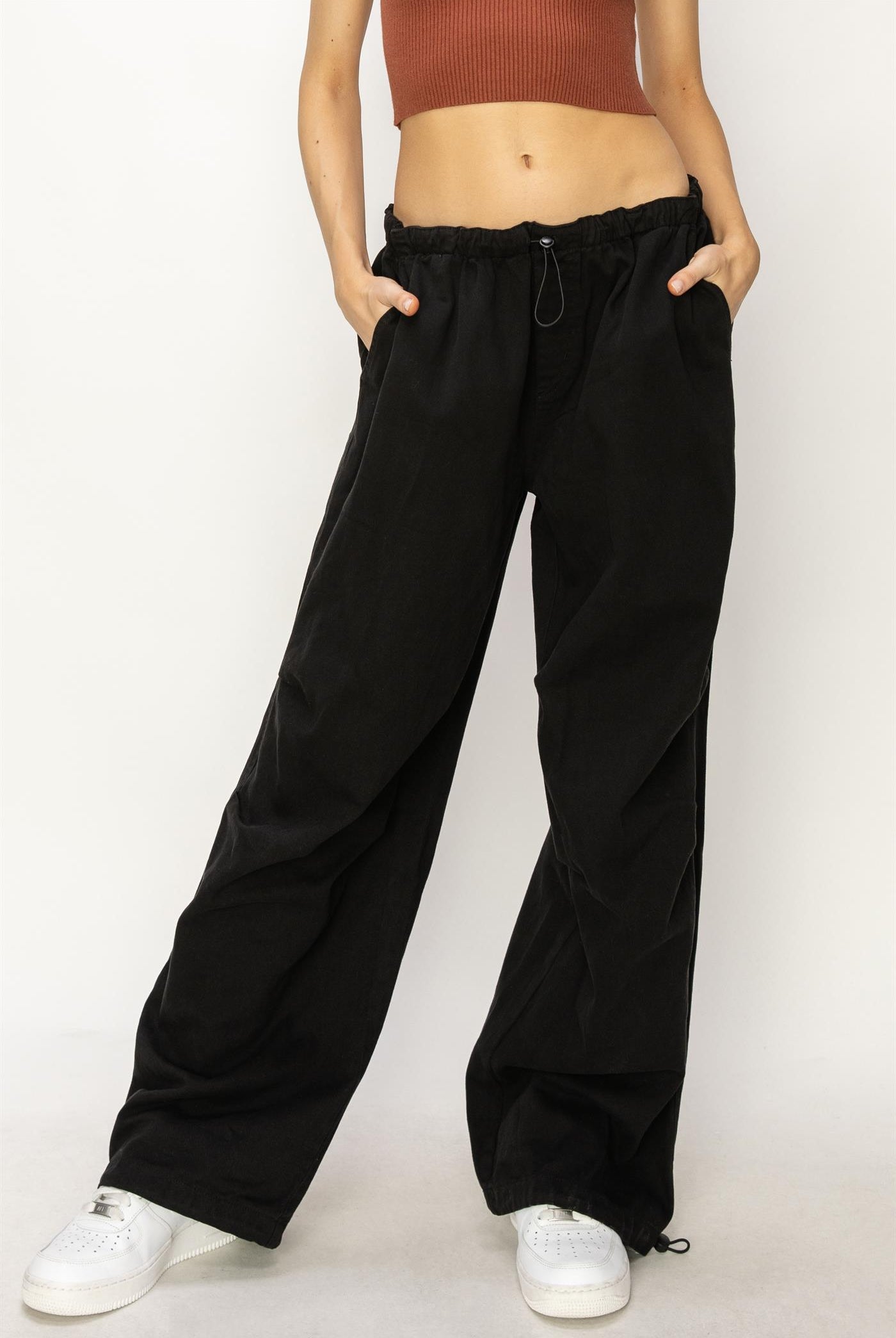Wholesale Mid Rise Parachute Pants Pants DZ24A518 BLACK DOUBLE ZERO