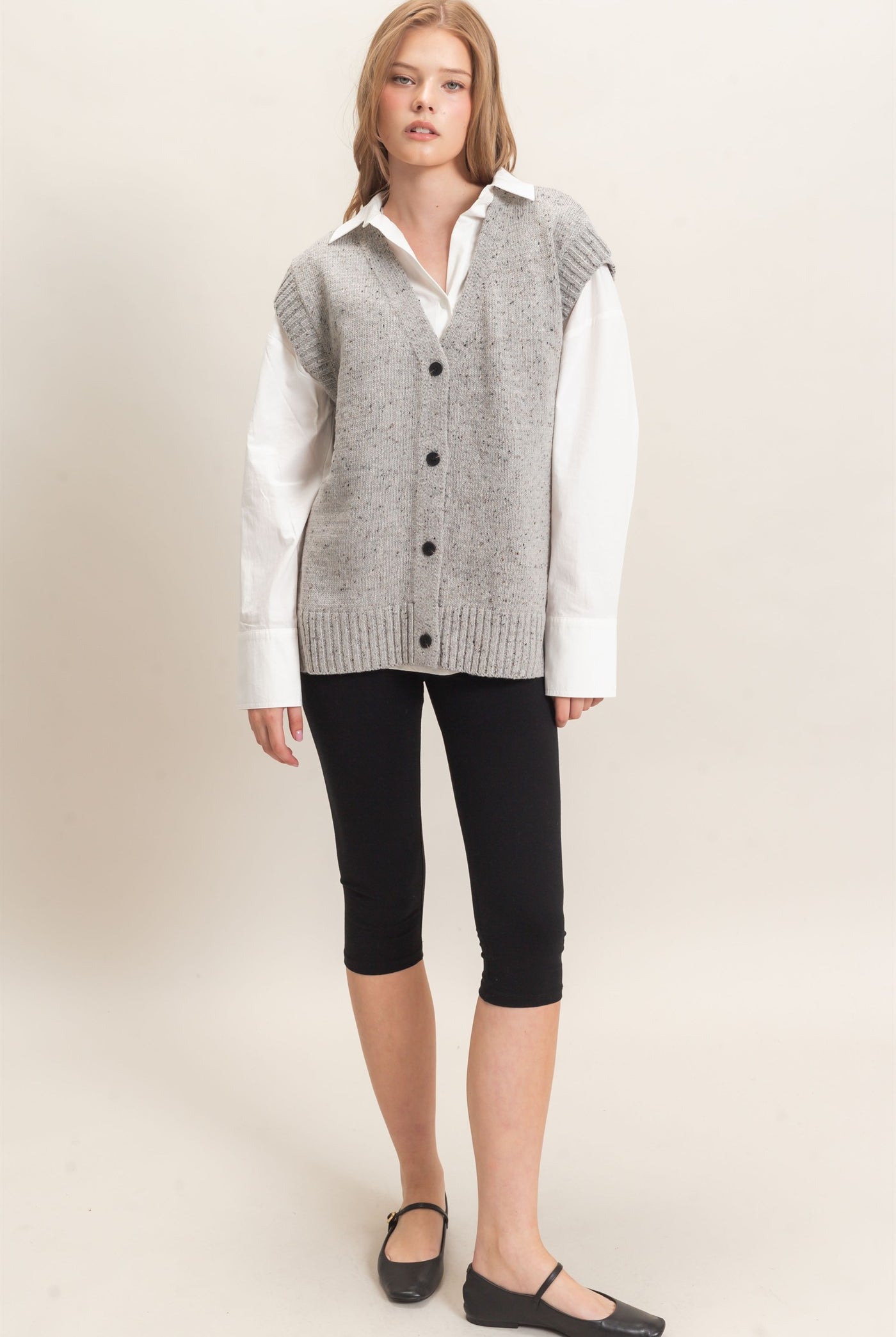 Wholesale V-Neck Knit Vest Sweaters HF26E484 GRAY HYFVE