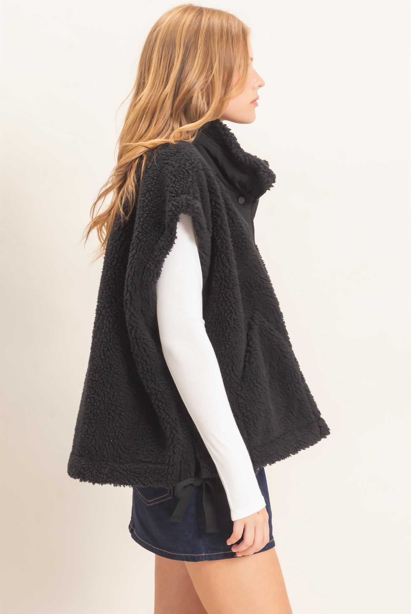 Wholesale Sherpa Vest With Snap Closure Outerwear HF26F131-D BLACK HYFVE