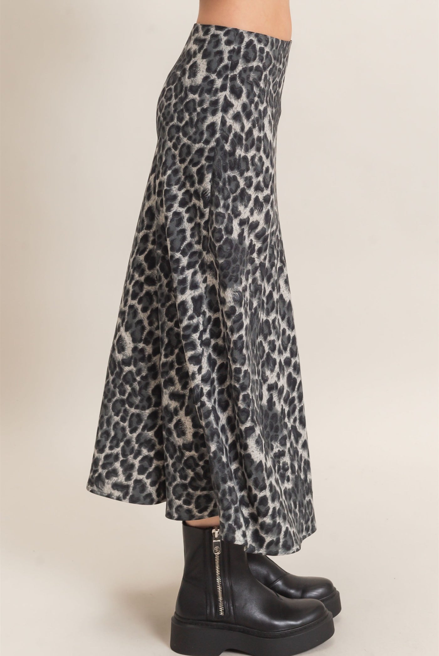 Wholesale Leopard Print Midi Skirt Skirts HF26F159 BLACK DOUBLE ZERO