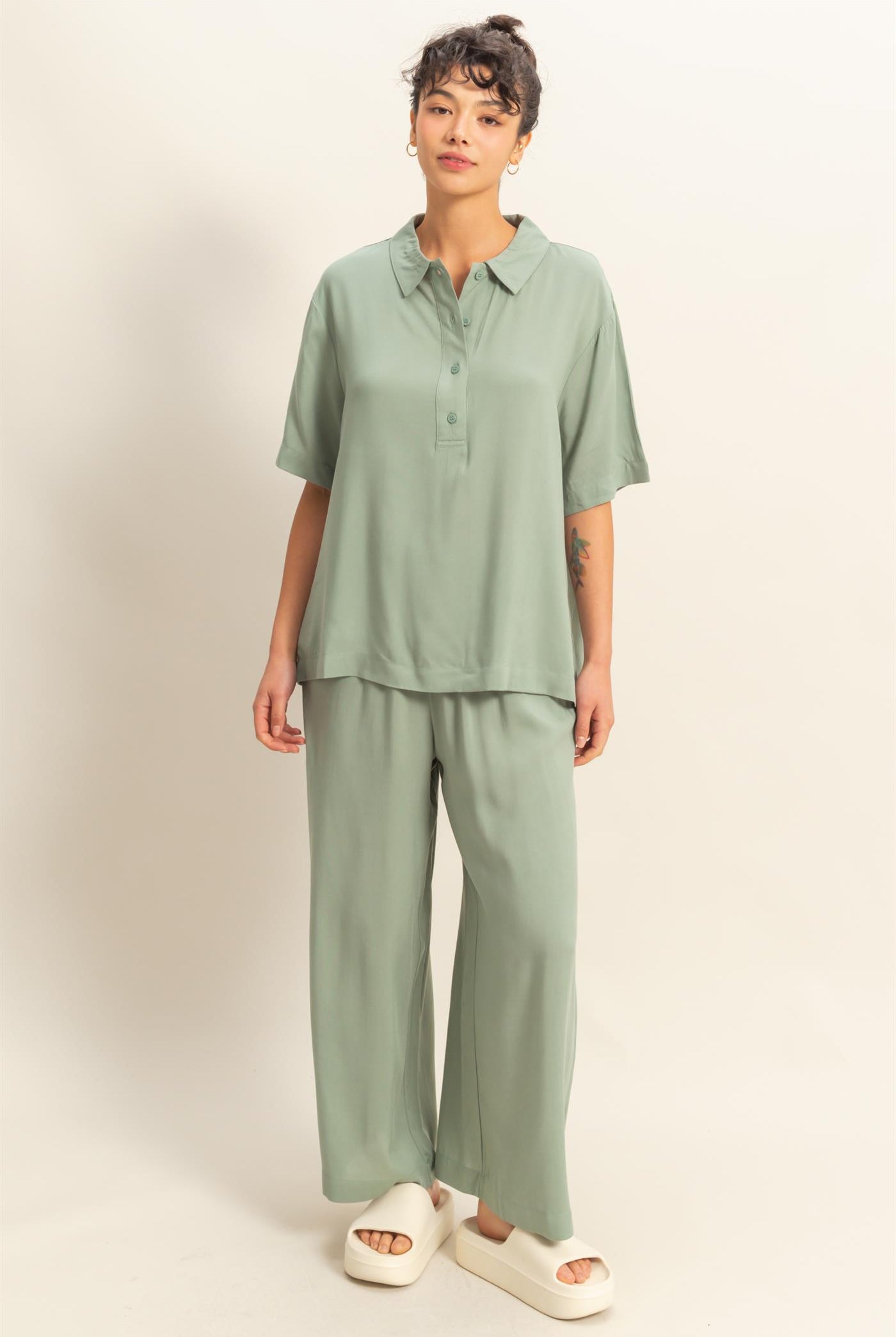 Wholesale Woven Half Button-Up Relaxed Top Clothing Tops DZ25C814 SAGE GREEN DOUBLE ZERO