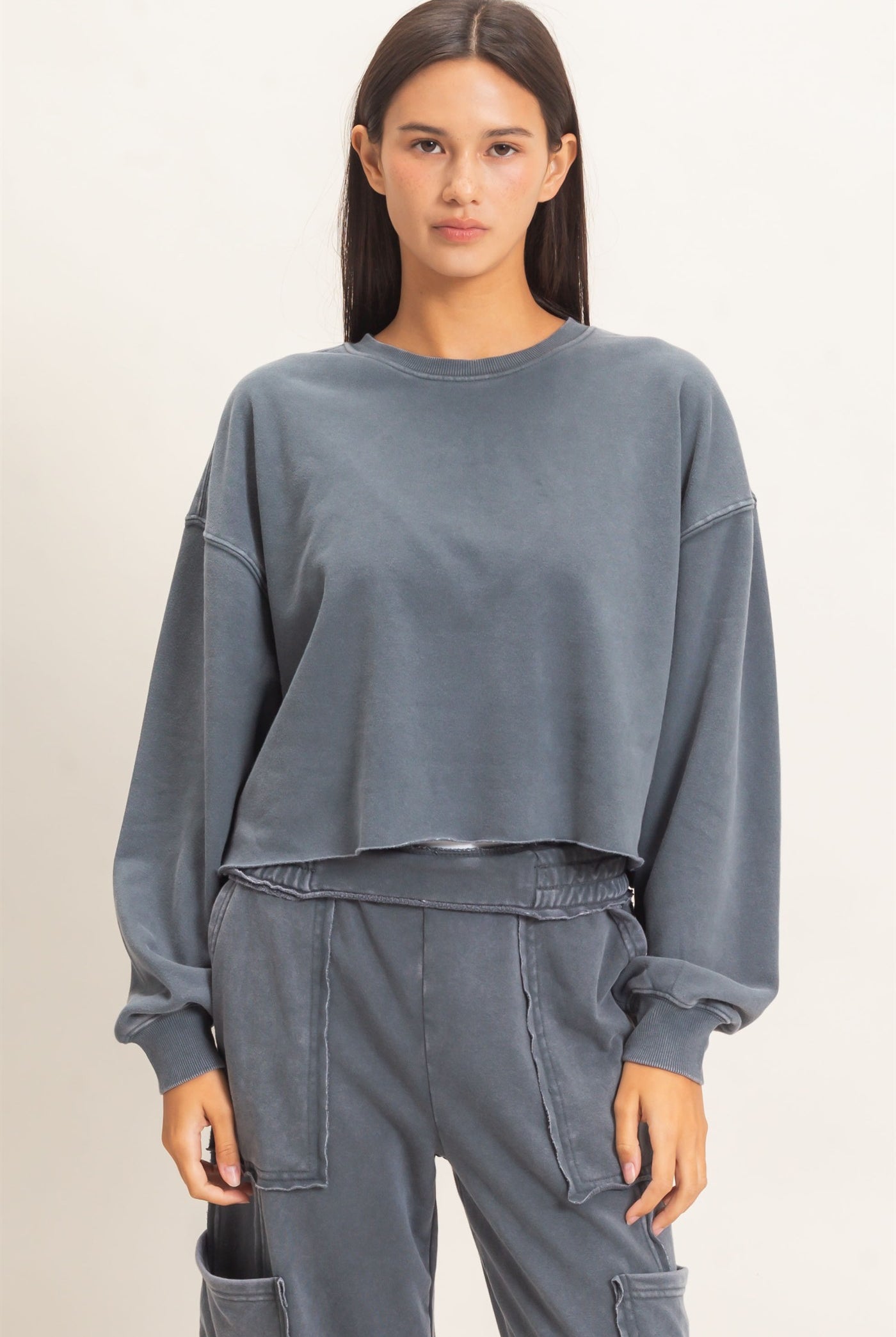 Wholesale Mineral Wash Raw Hem Cropped Sweatshirt Sweatshirts DZ26C968 DARK GRAY DOUBLE ZERO