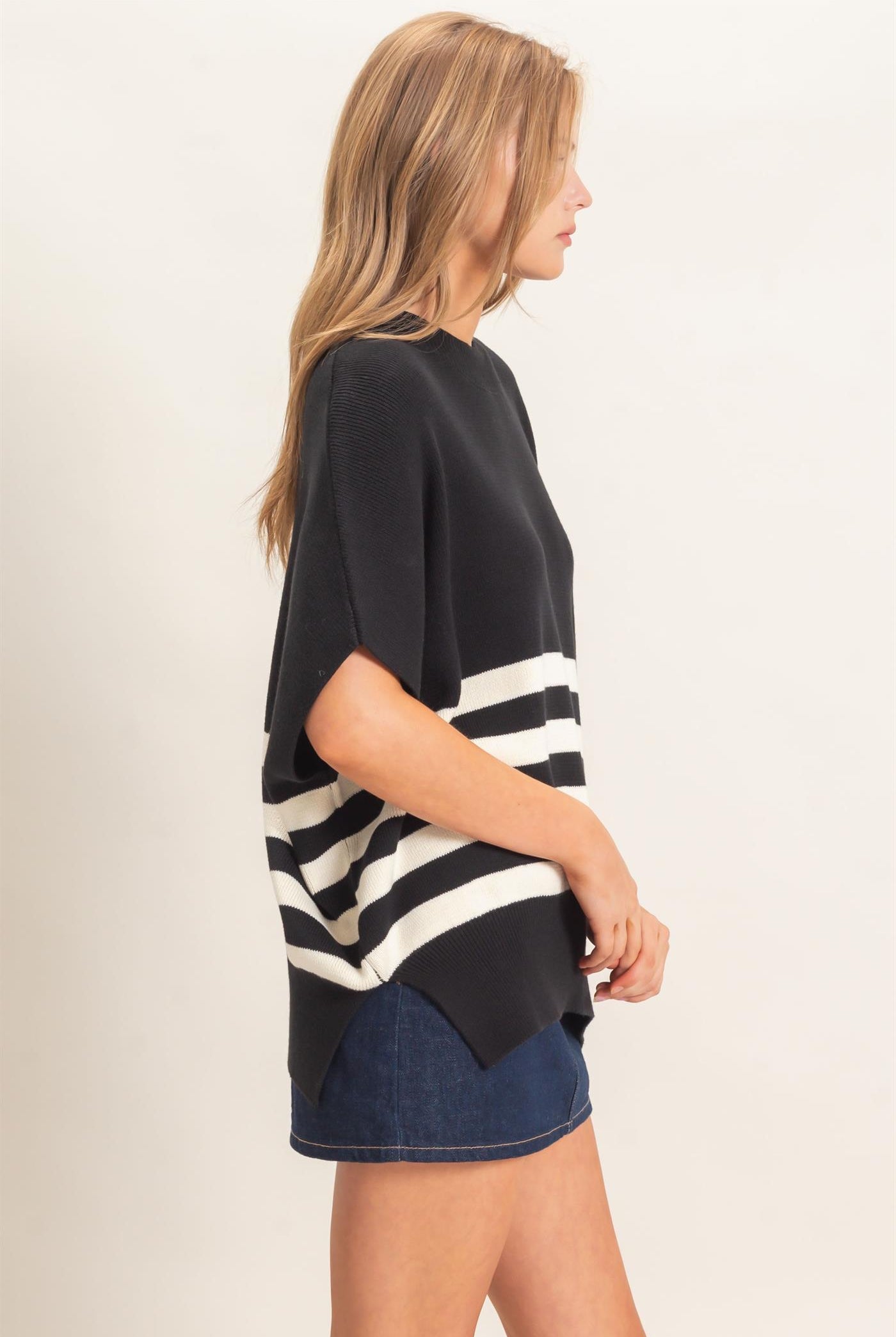 Wholesale Striped Ribbed Crew Neck Sweater Sweaters HF26E350-D BLACK HYFVE