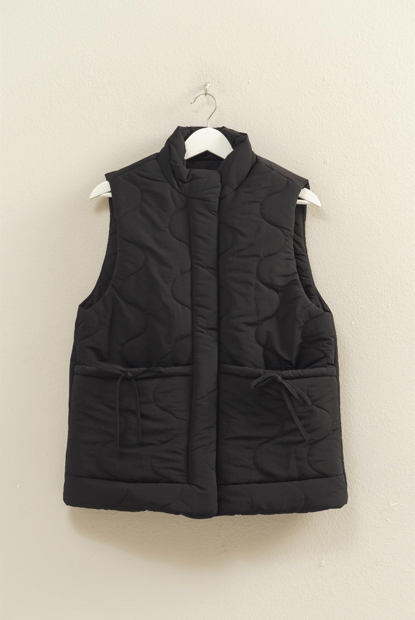 Wholesale Wave Quilted Ribbon Tie Detailed Puffer Vest Vests HF25E498 BLACK HYFVE