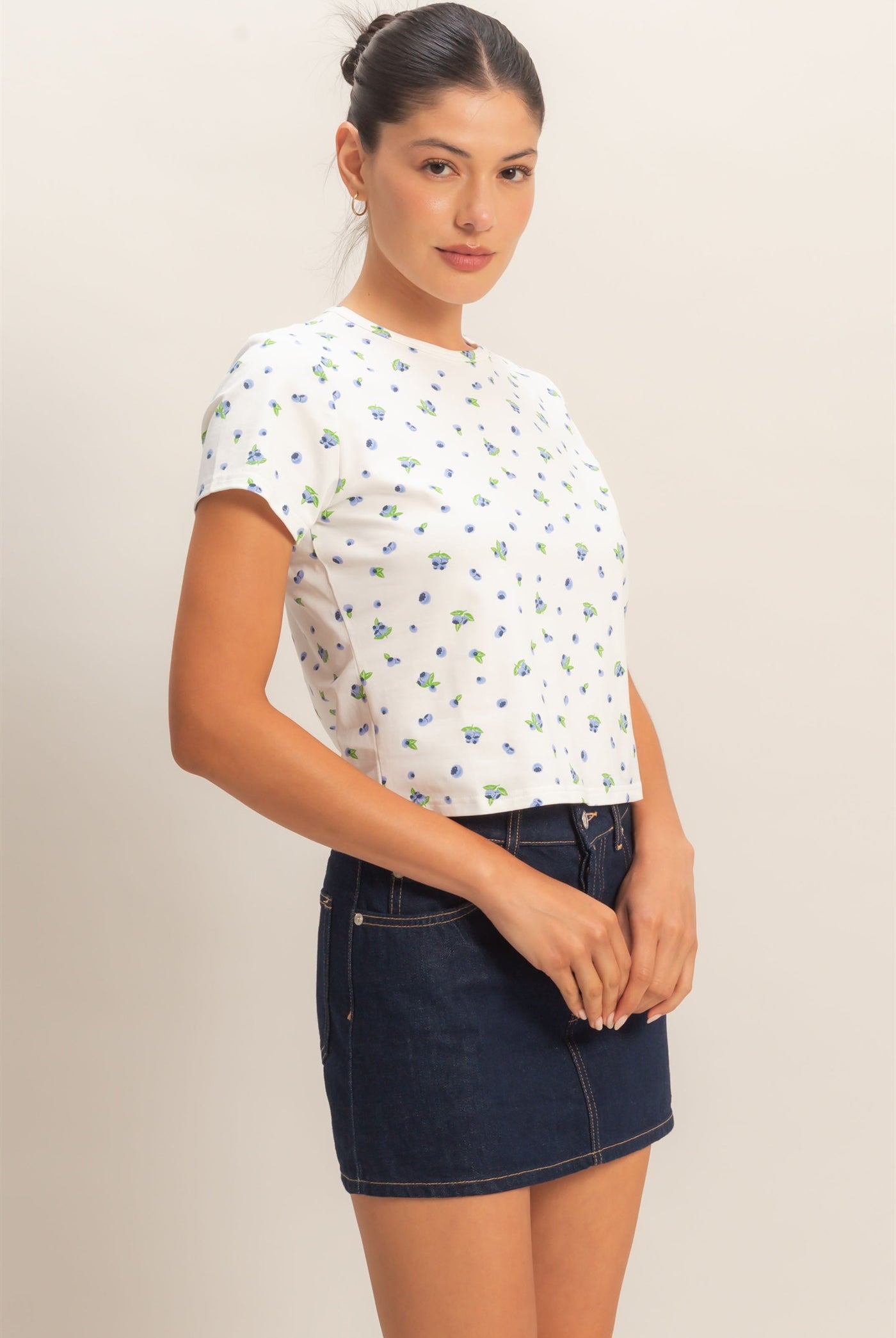 Wholesale Blueberry Print Crew Neck Tee Clothing Tops HF26C787 OFF WHITE HYFVE