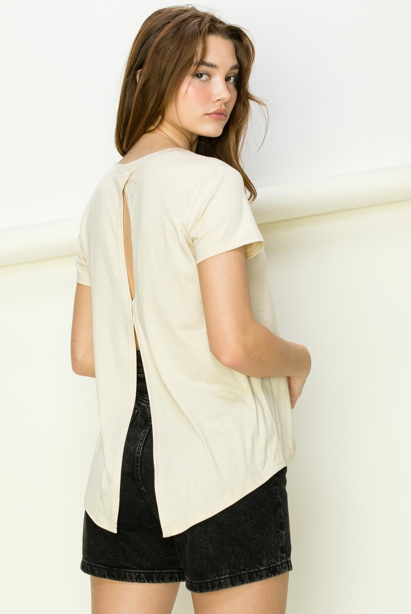 Wholesale All Yours Short Sleeve Open Back Tee Clothing Tops DZ22E576 FLARE DOUBLE ZERO