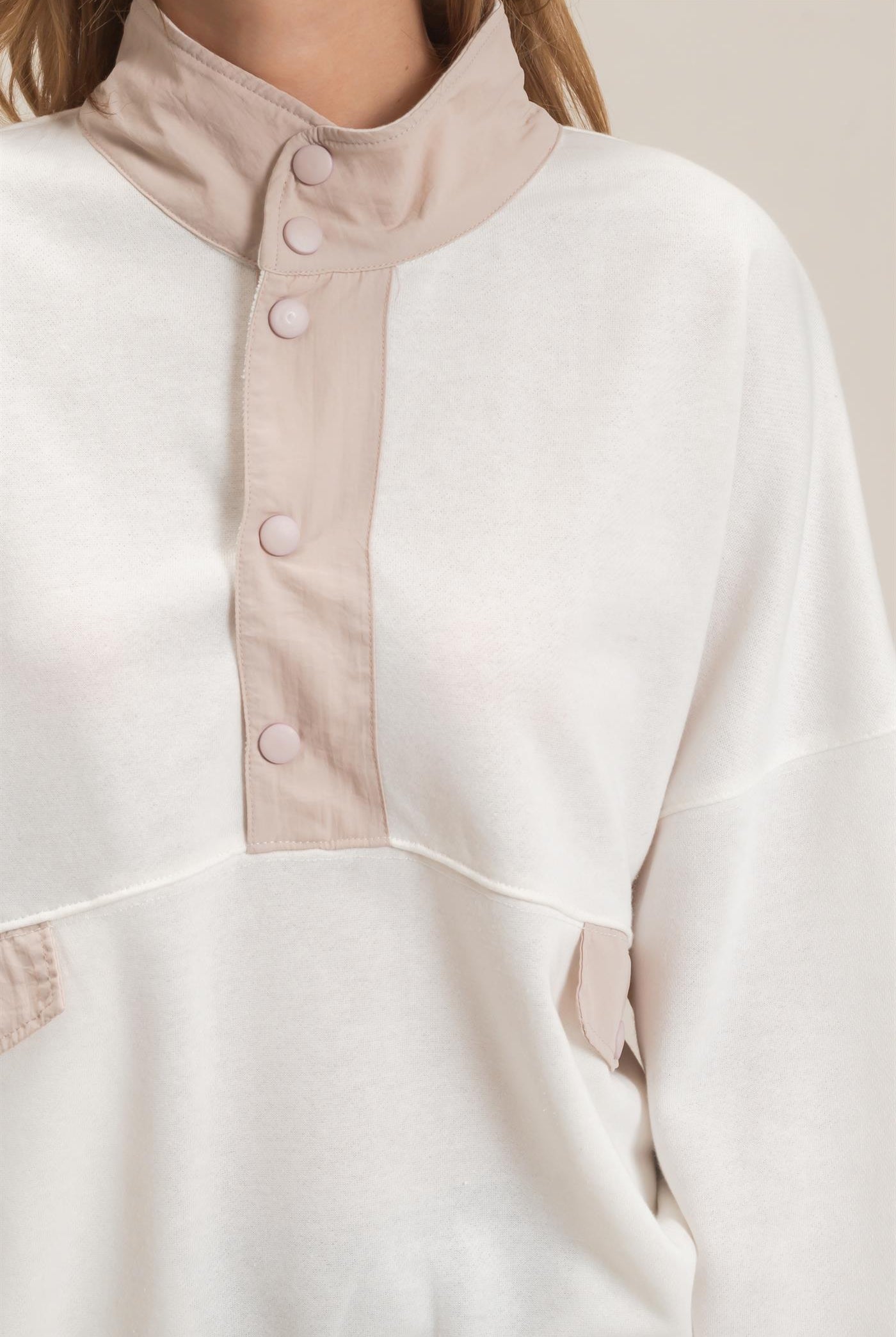 Wholesale Contrast Button-Up Collar Top Clothing Tops HF26C875 OFF WHITE HYFVE