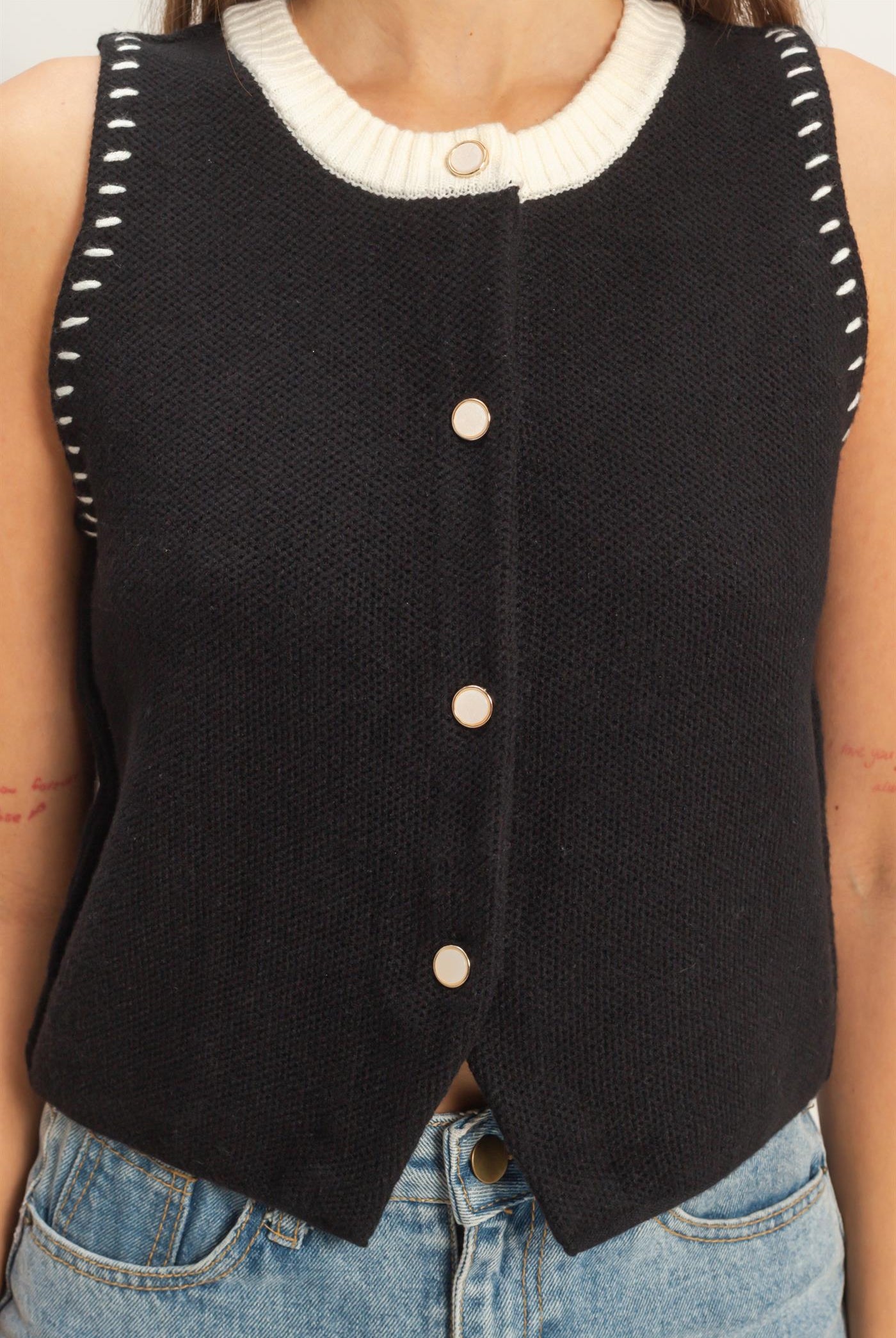 Wholesale Sleeveless Button-Up Cardigan Vest Sweaters HF26A357 BLACK HYFVE