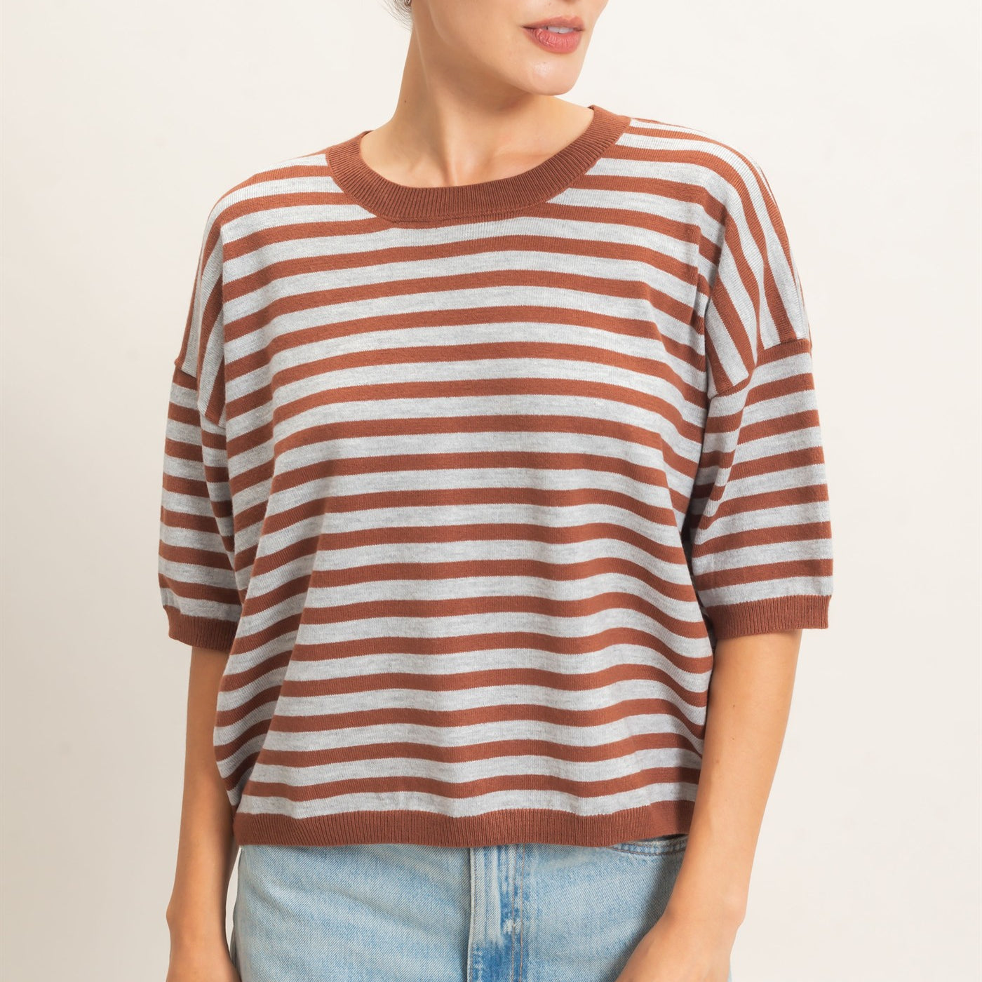 Wholesale Striped Crew Neck Sweater Sweaters HF26E234 BROWN HYFVE